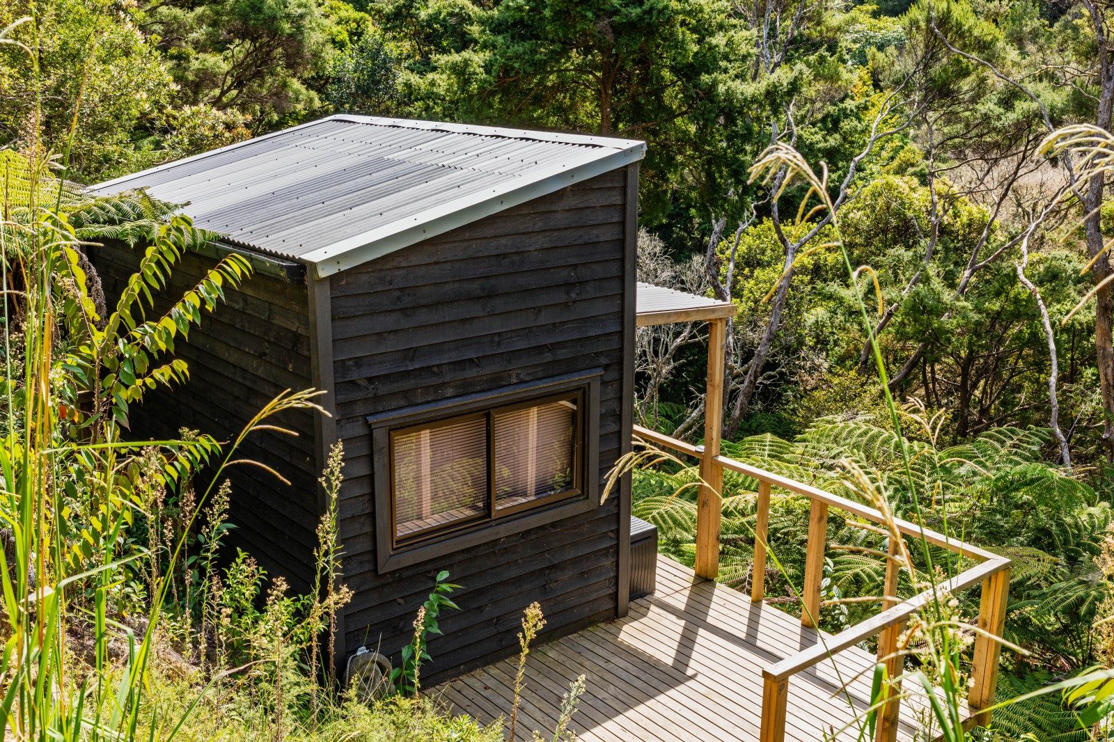 Build Your Dream Home: Sea Views & Stylish Cabin — slide 2