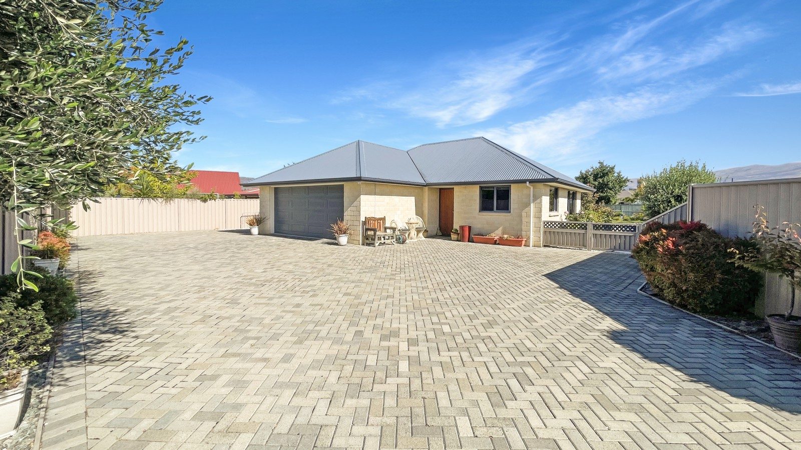 Private and Spacious on Larch — slide 2