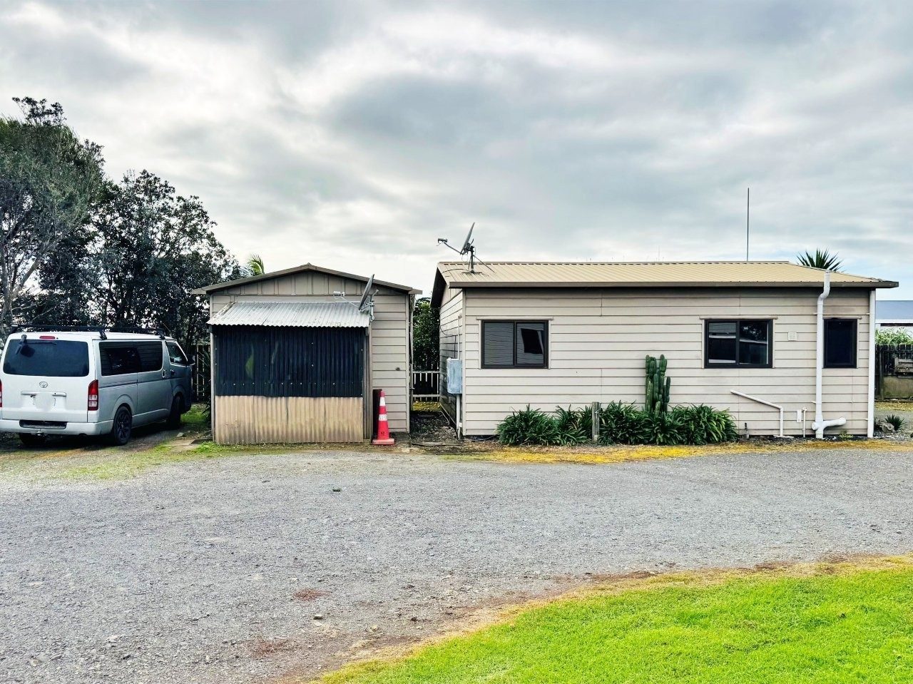 TWO TIDY DWELLINGS, FIRST HOME OR BACH — slide 5