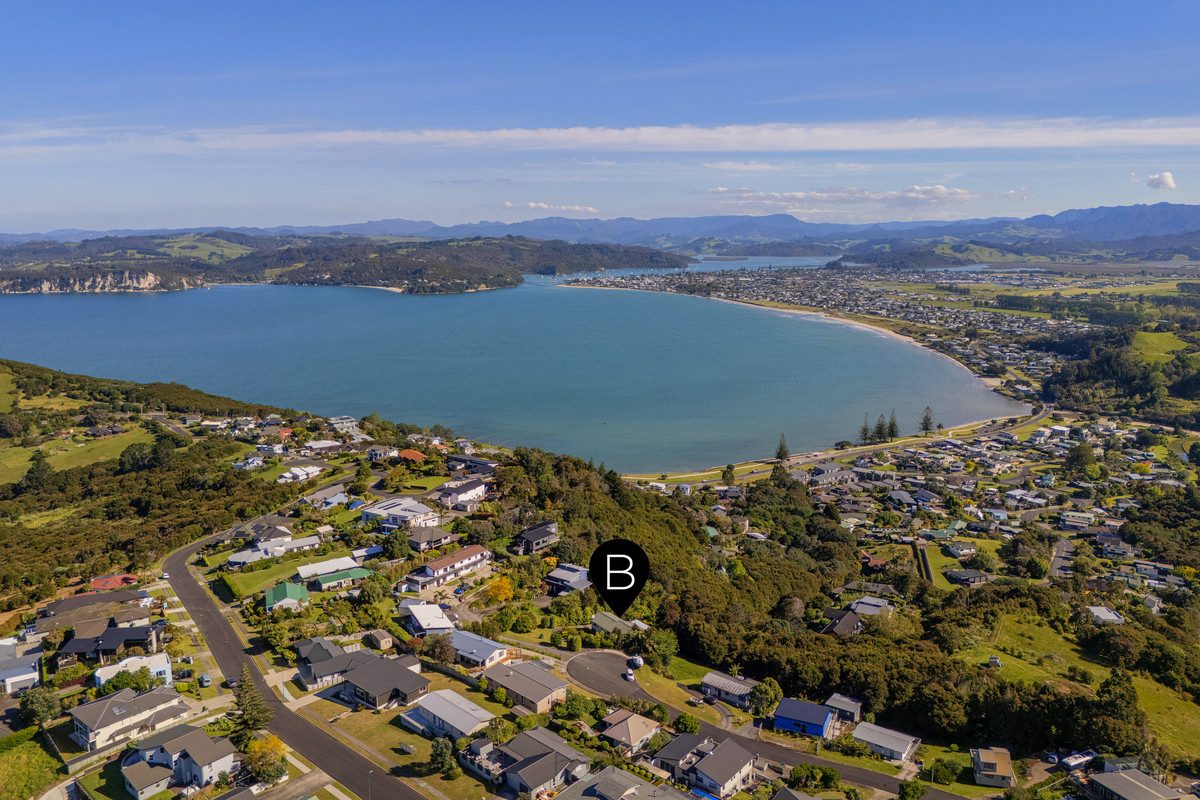 SUNNY SEAVIEWS SPACIOUS ELEVATED - BUY NOW! — slide 1