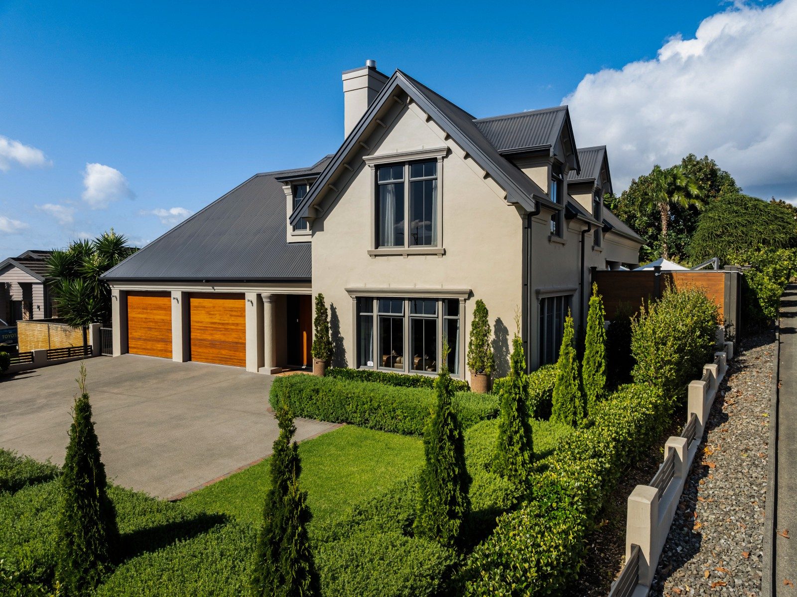 Refined luxury living in Kamo West — slide 20