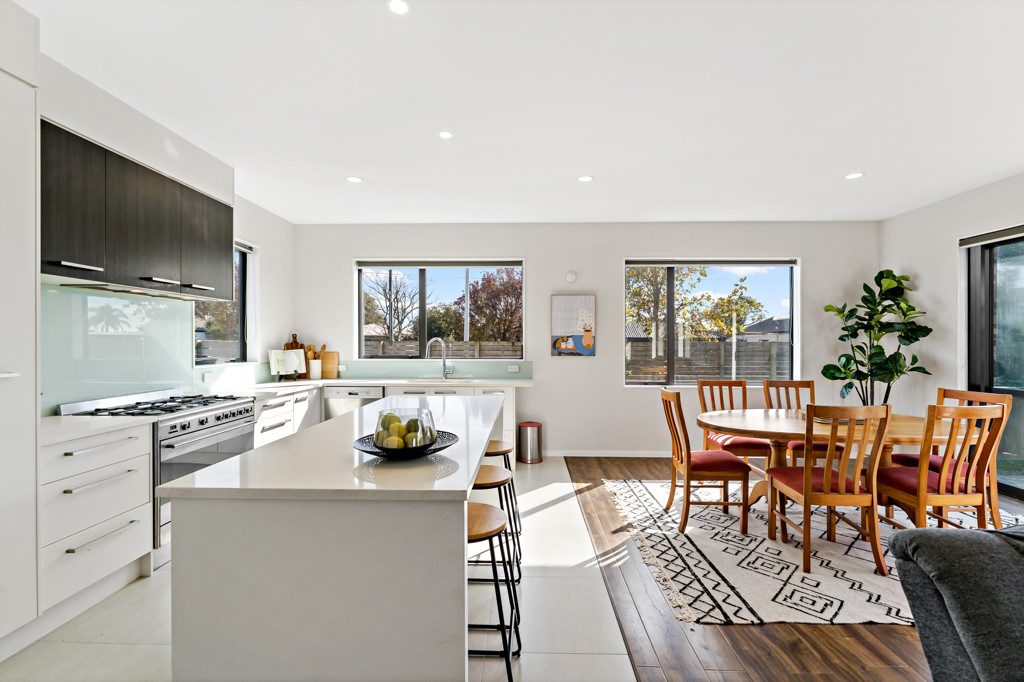 GJ Gardner Home Seriously Selling - Ignore the CV — slide 1