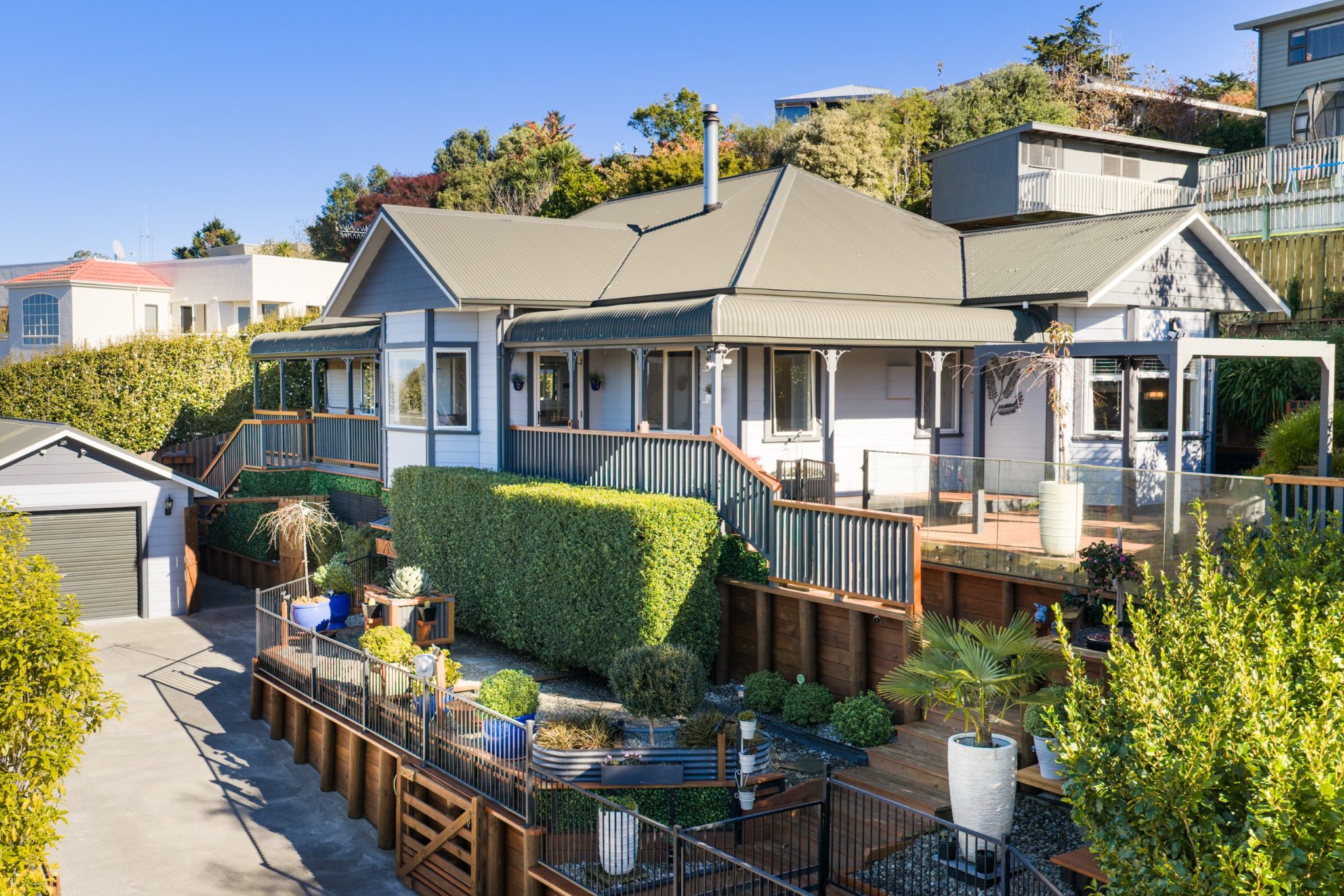 Big Views, Family Comfort & Feilding Charm — slide 1