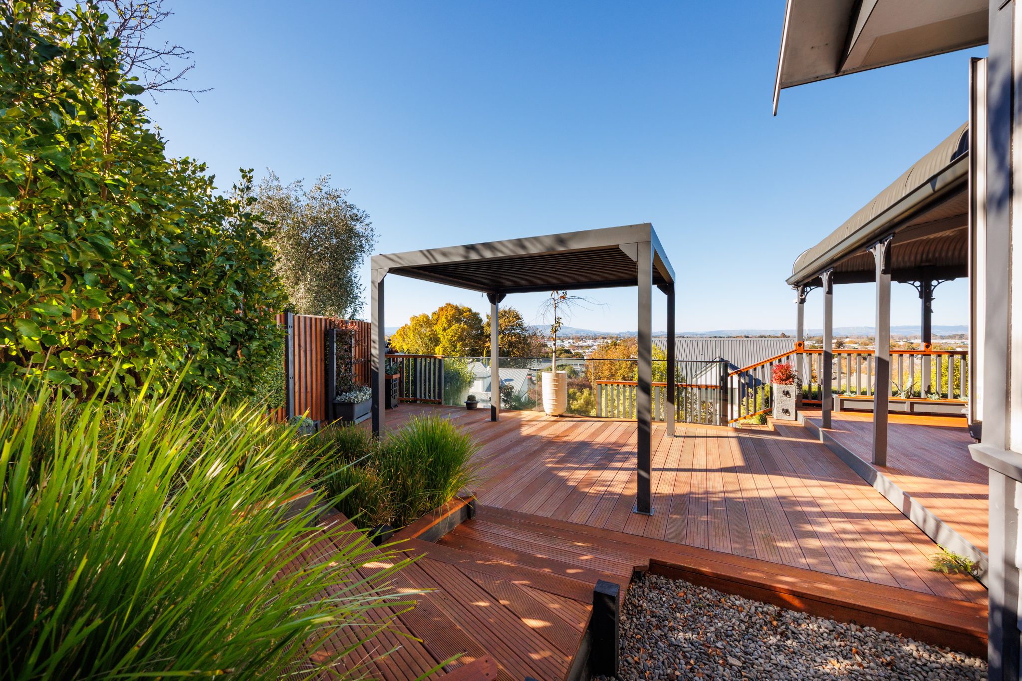 Big Views, Family Comfort & Feilding Charm — slide 23