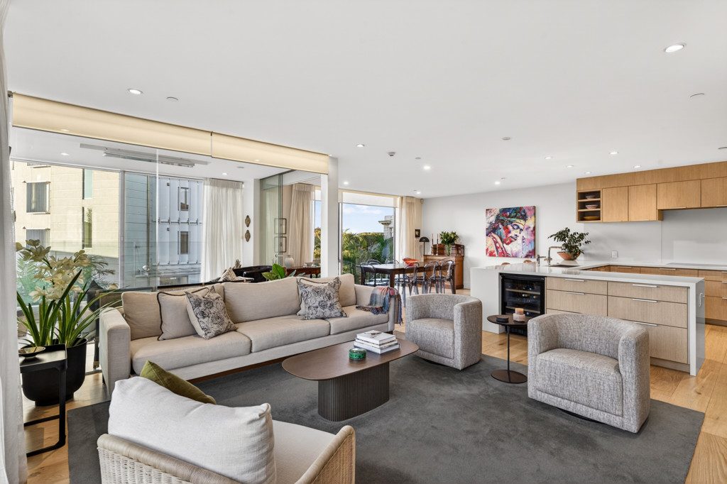 Executive Living in Prestigious Remuera — slide 2