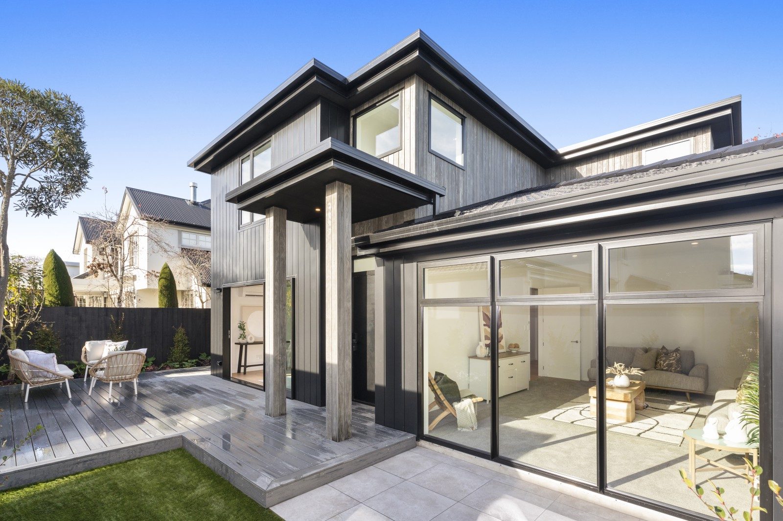 Prestigious location, masterful renovation — slide 2