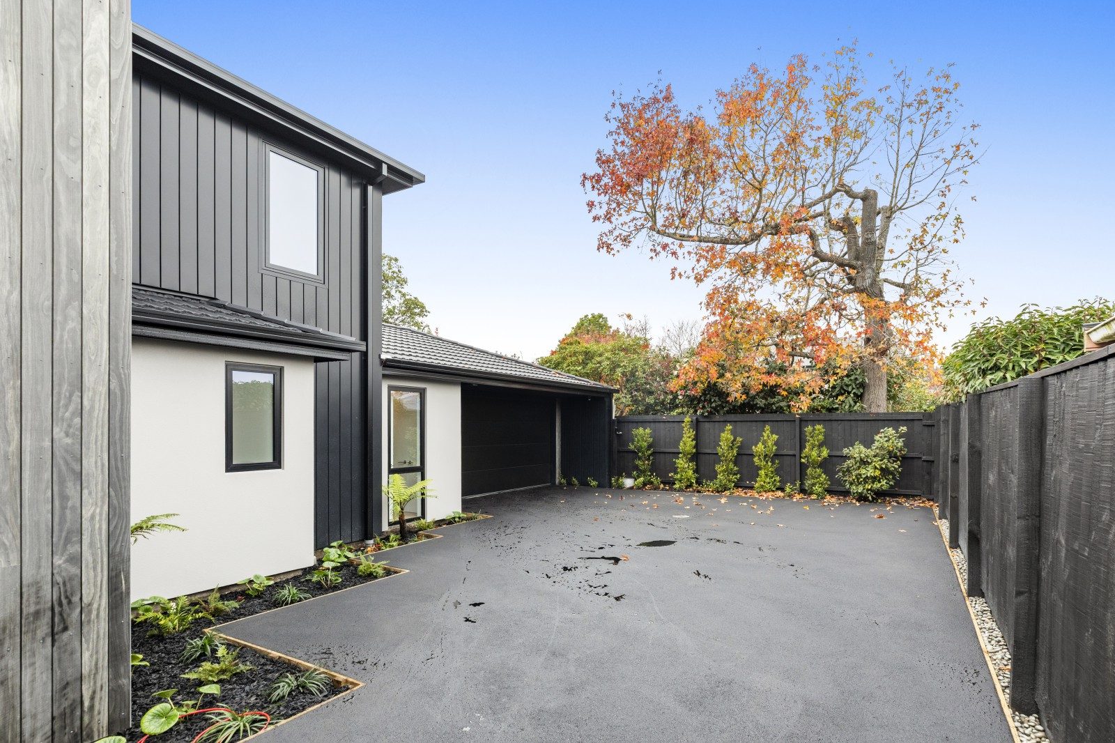 Prestigious location, masterful renovation — slide 28