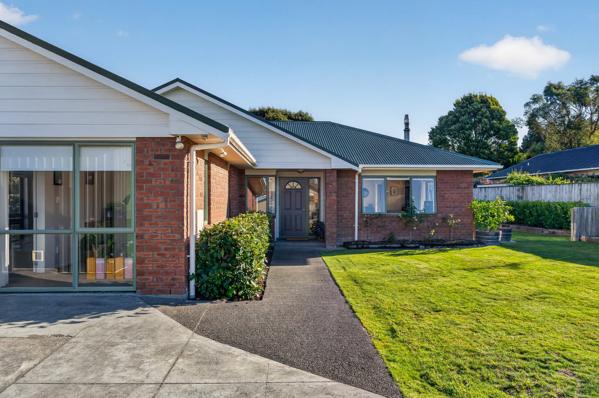 BEO $855,000-Peaceful Family & Home Office Oasis — slide 1