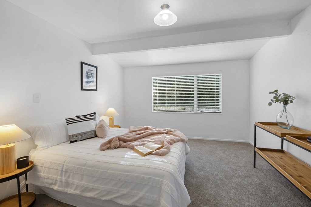 RENOVATED & READY IN STRANDON — slide 12