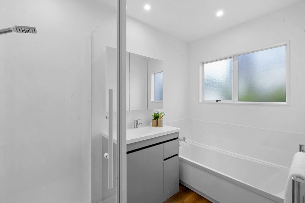 RENOVATED & READY IN STRANDON — slide 14