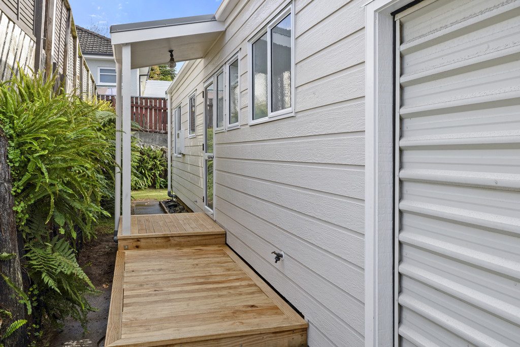 RENOVATED & READY IN STRANDON — slide 16
