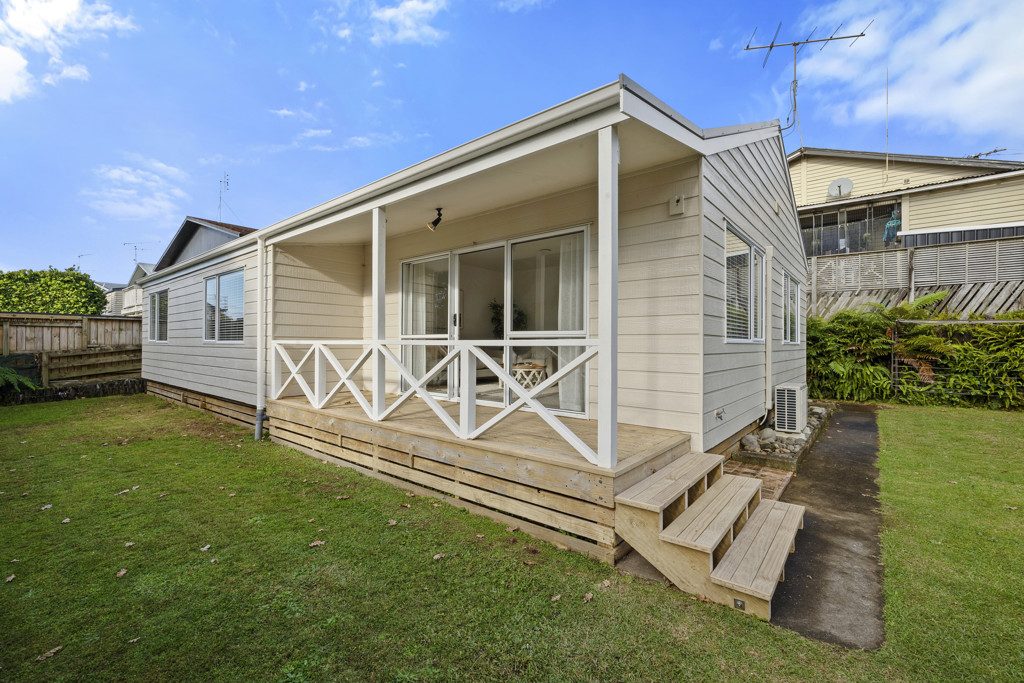 RENOVATED & READY IN STRANDON — slide 18