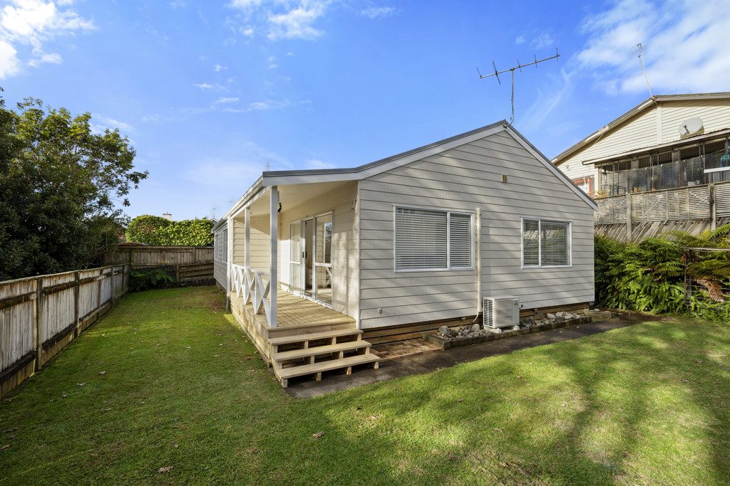 RENOVATED & READY IN STRANDON — slide 19