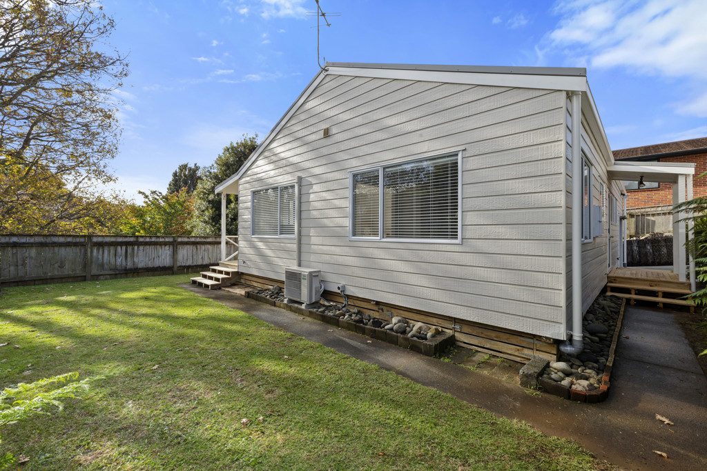 RENOVATED & READY IN STRANDON — slide 20