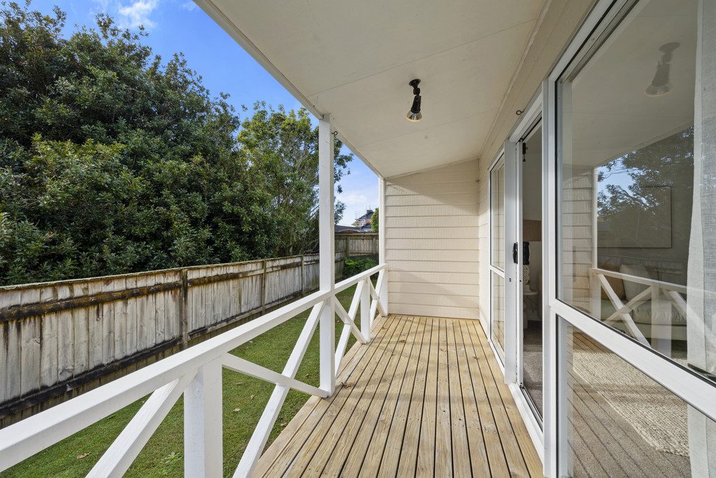 RENOVATED & READY IN STRANDON — slide 21