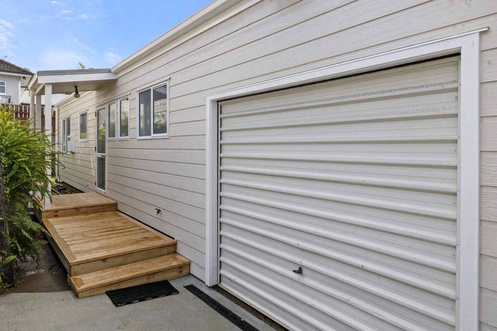 RENOVATED & READY IN STRANDON — slide 22