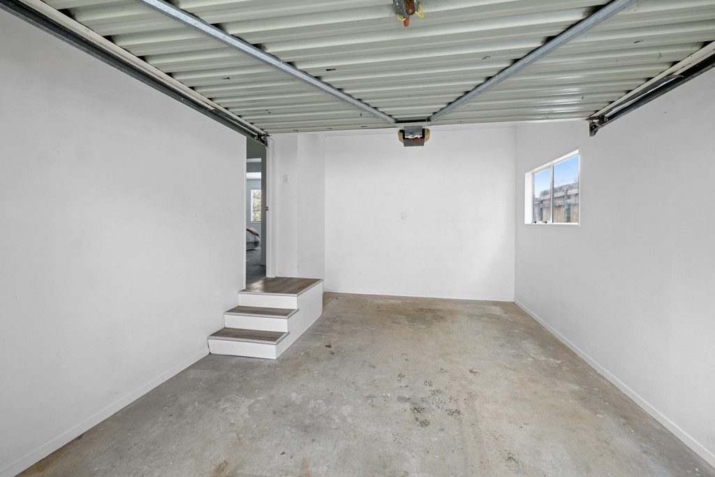 RENOVATED & READY IN STRANDON — slide 23