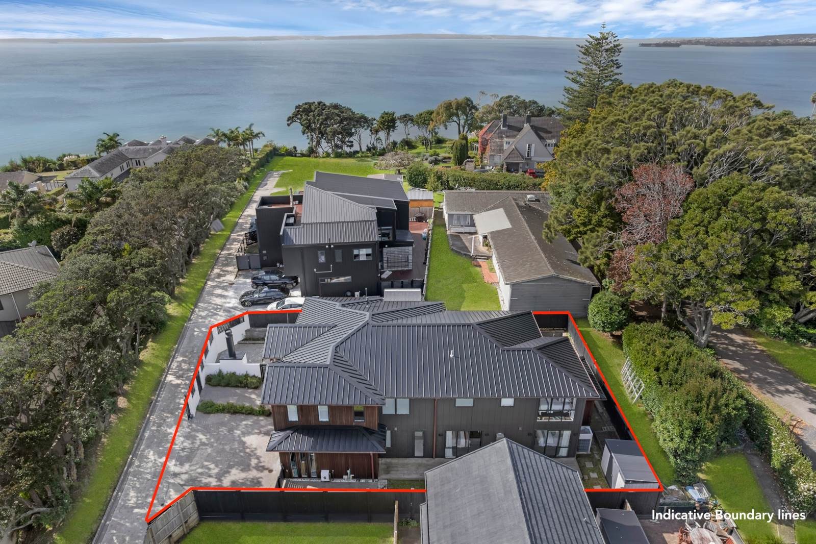 Luxury Coastal Sanctuary in Prestigious Mellon... — slide 2