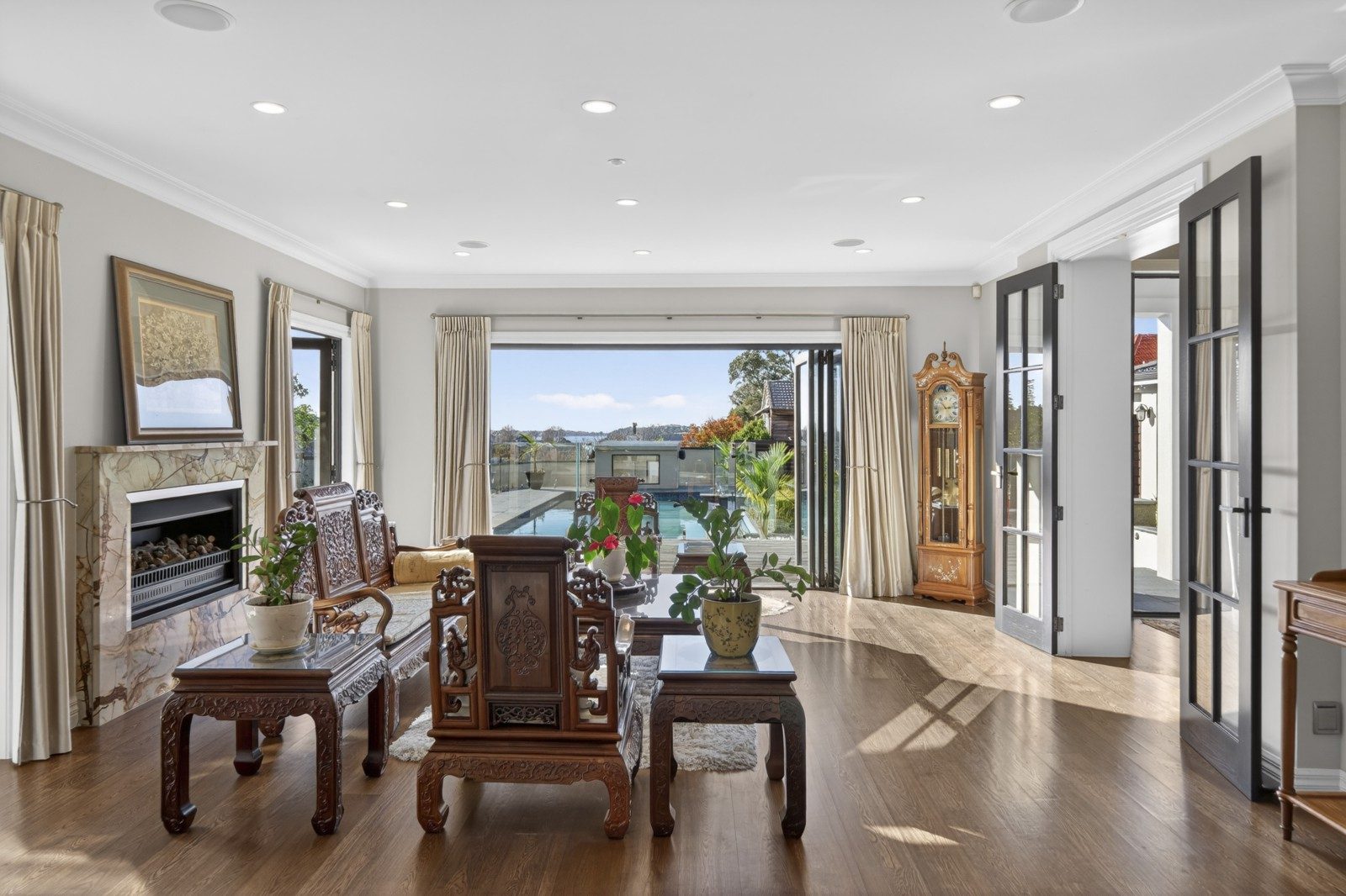 Grand concrete mansion - harbour views - DGZ — slide 2