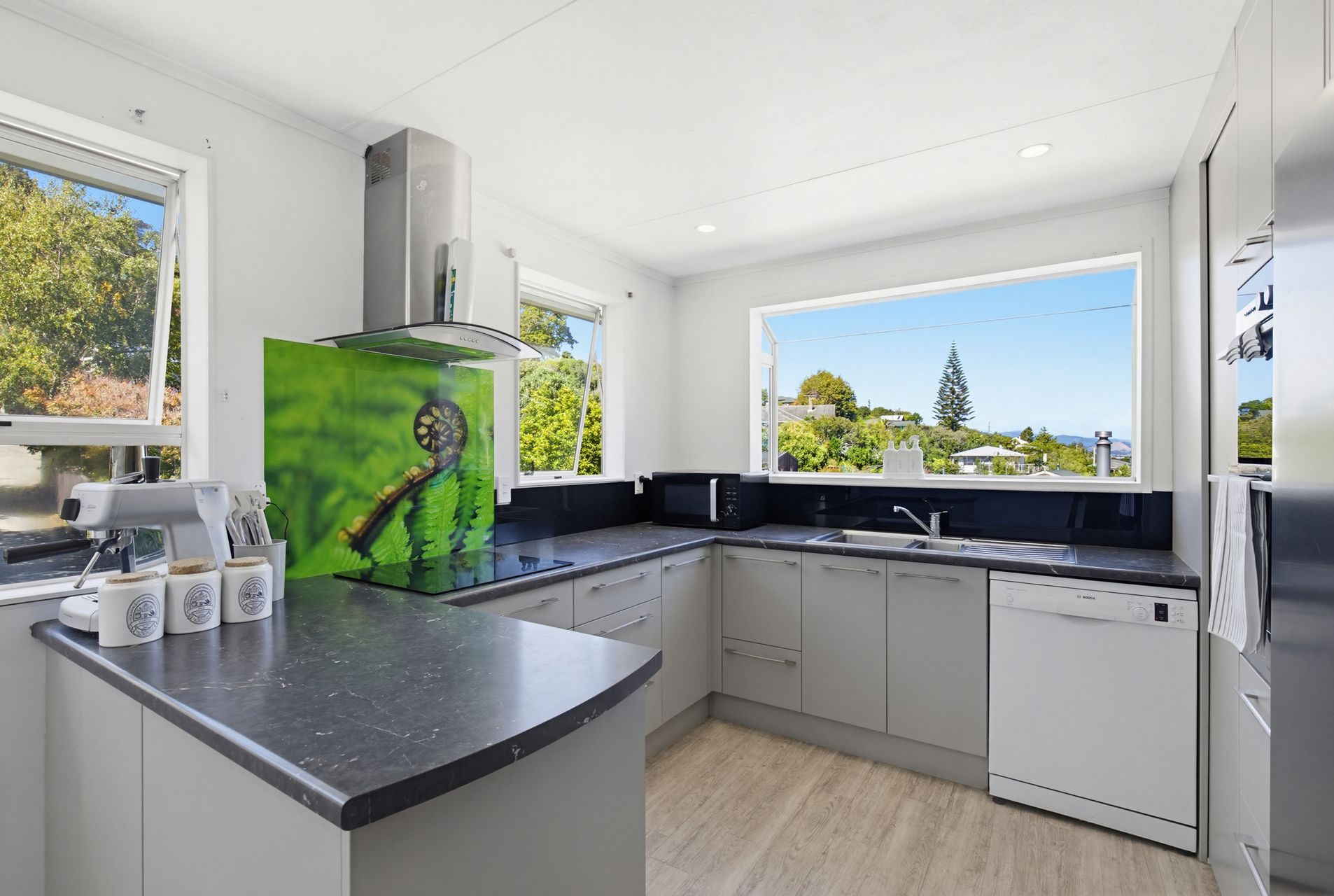 Affordable living on 1108m2 — slide 2