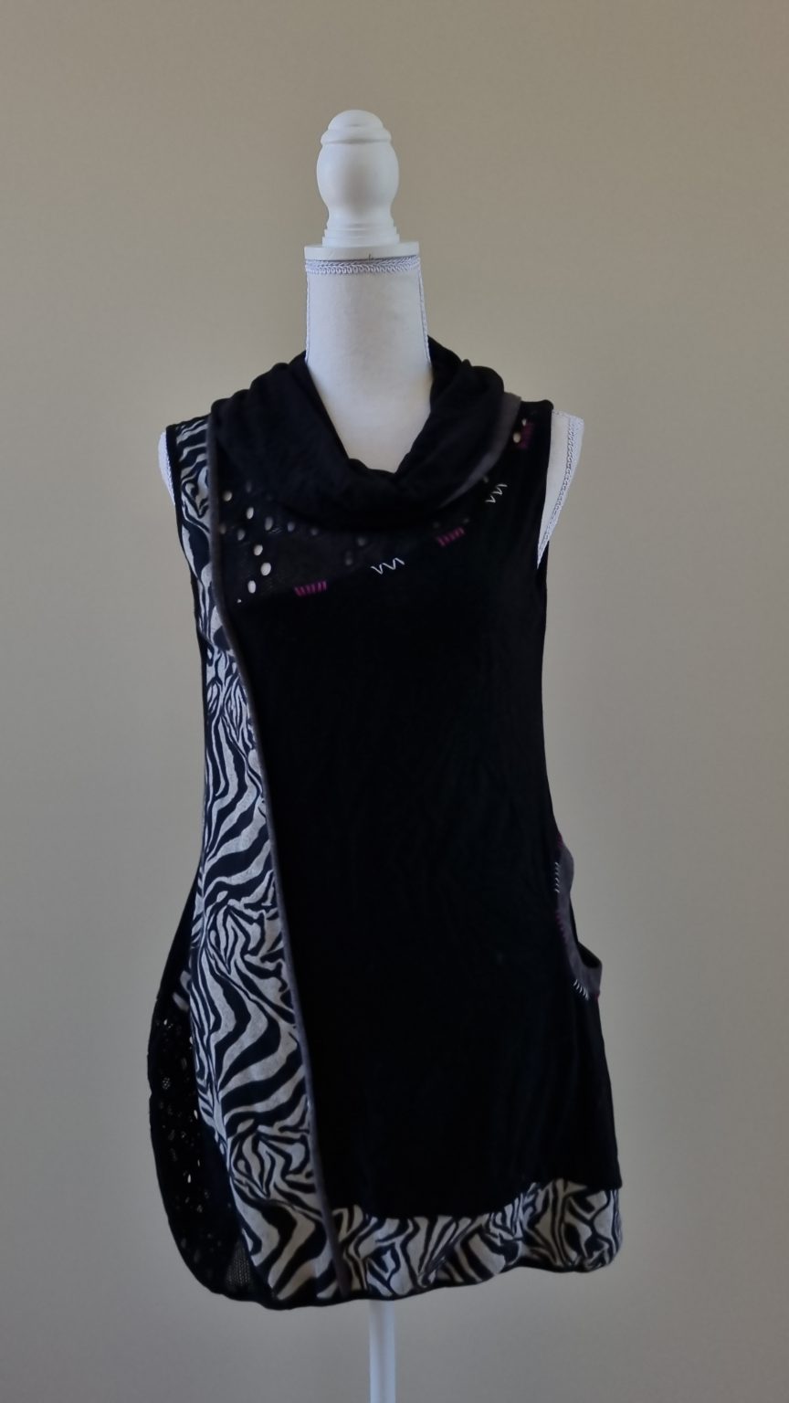 Holmes and Fallon Tunic size M