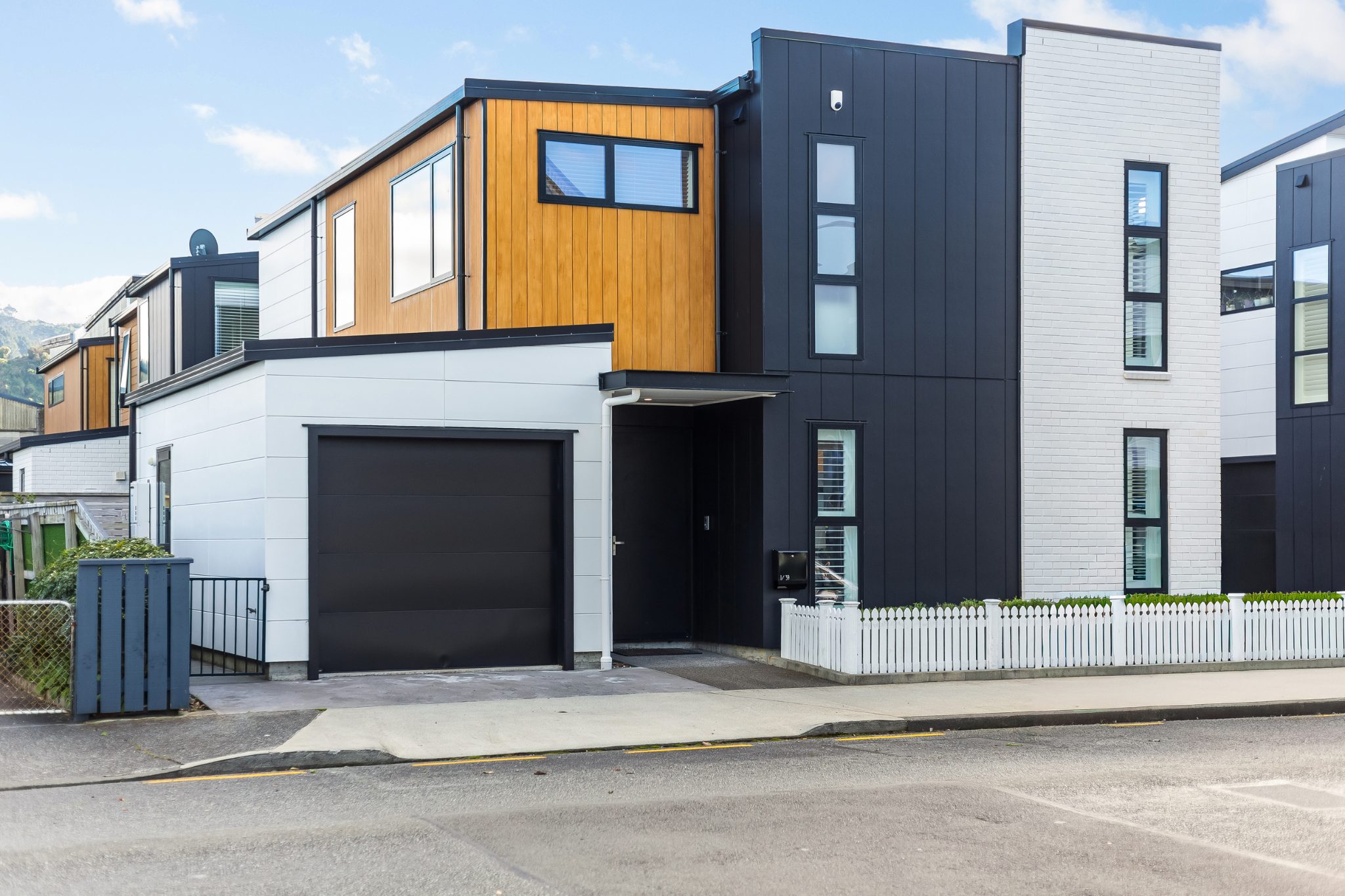 Lock Up & Leave in Central Petone — slide 1