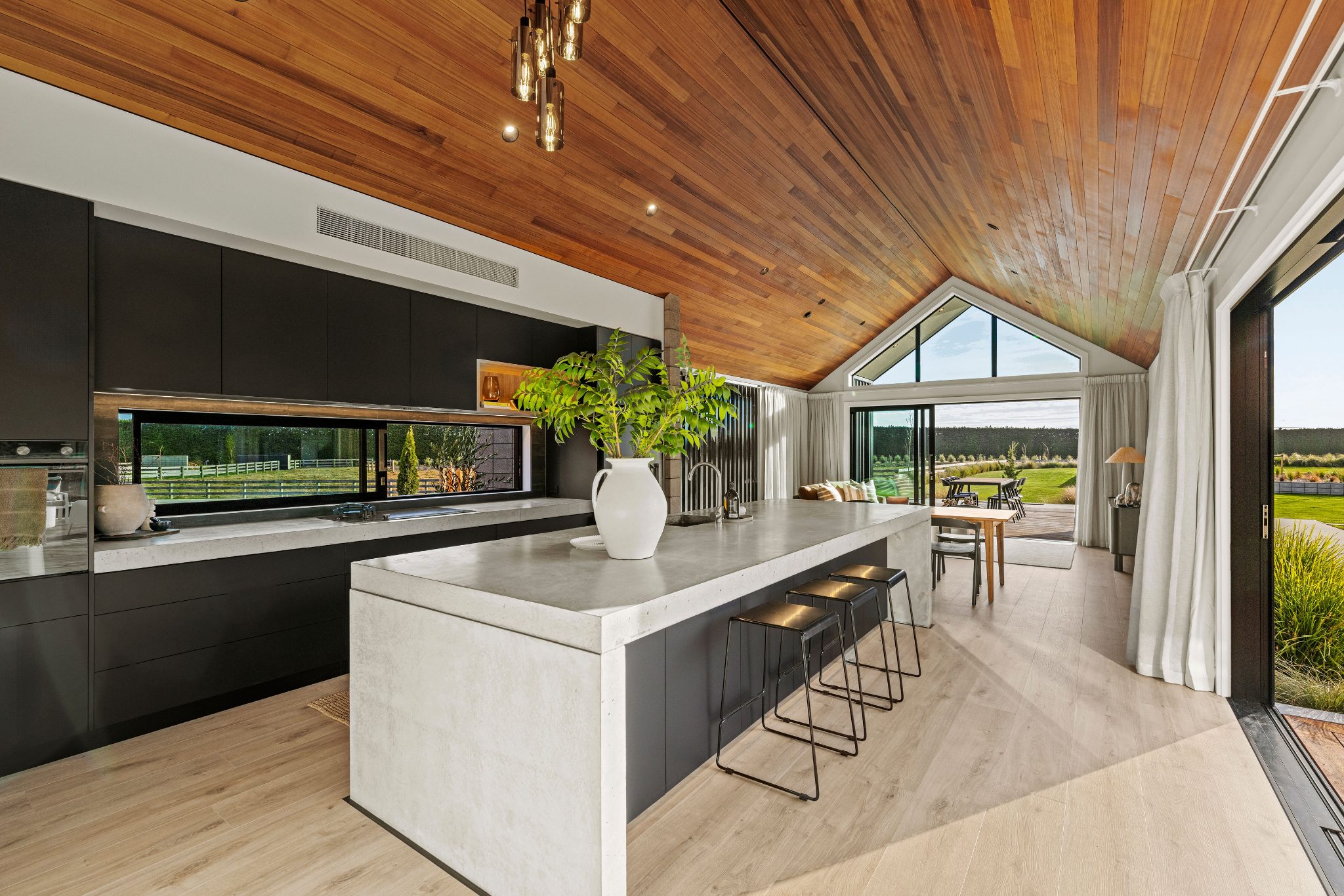A Lifestyle Few Can Offer A Home Few Can Replicate — slide 2