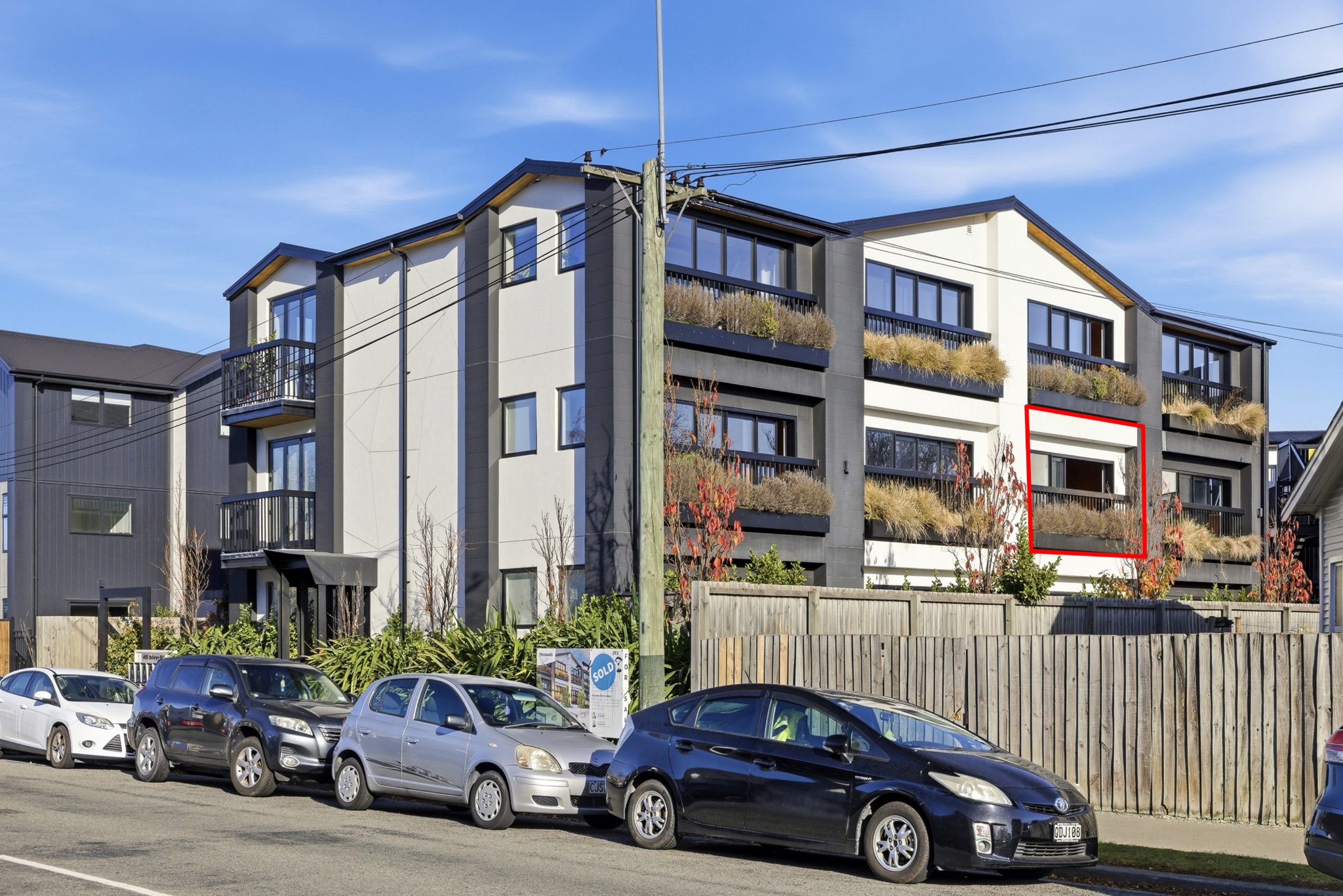 Safe & Secure, With Hagley Park Views — slide 16