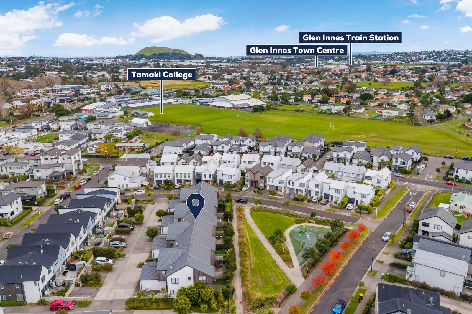 Large, spacious and sunny executive home — slide 24