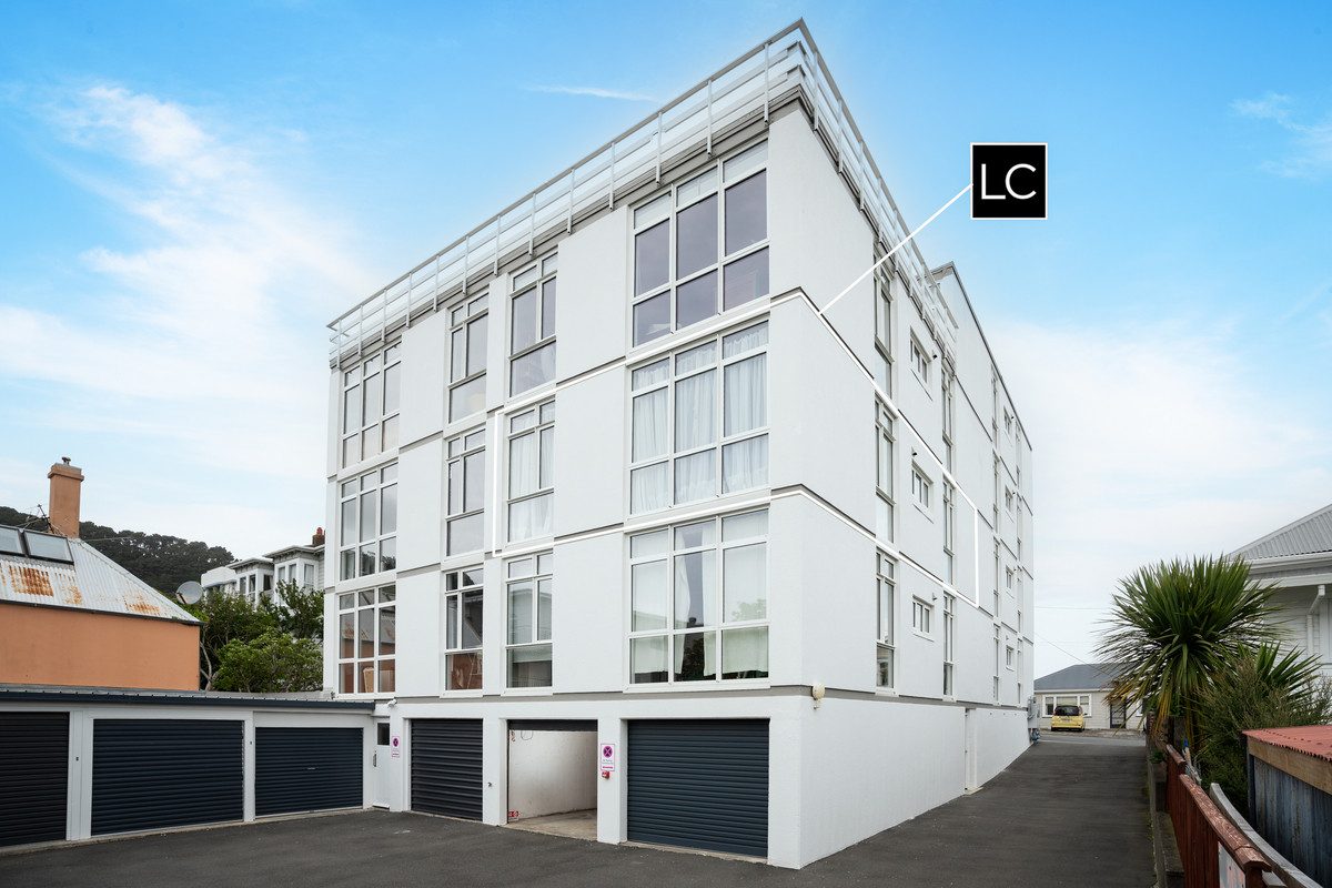 SUNNY ONE-BED GEM WITH GARAGE — slide 2