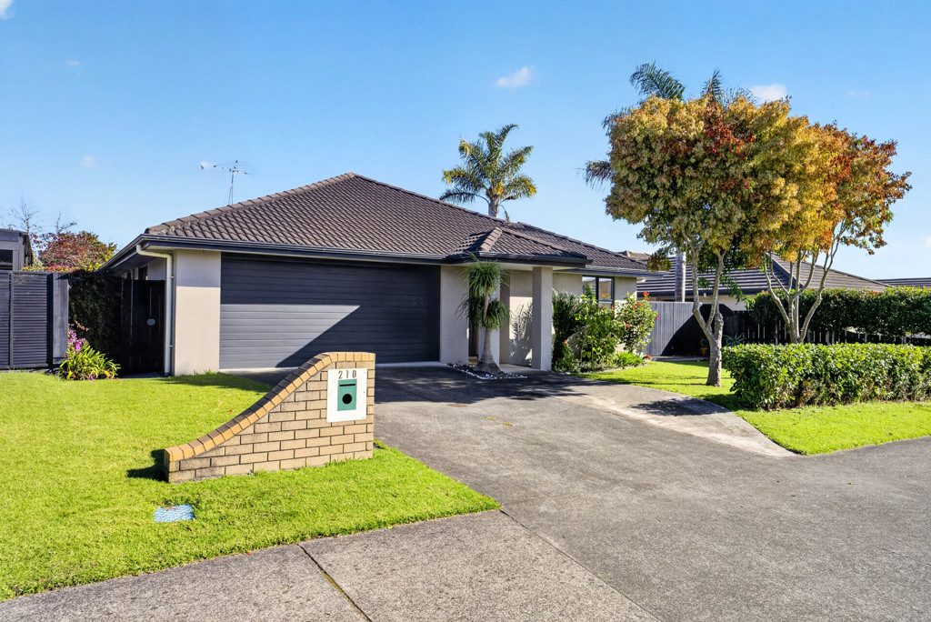 Best Buy in Karaka Harbourside — slide 36