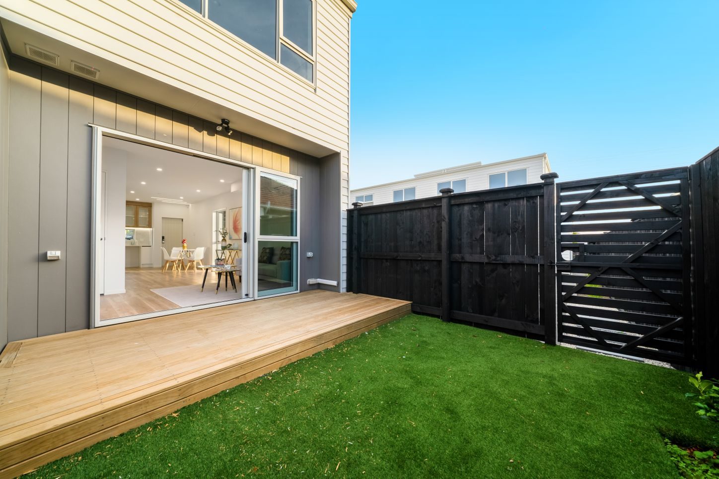 Modern Corner Home in Central Papatoetoe! — slide 2