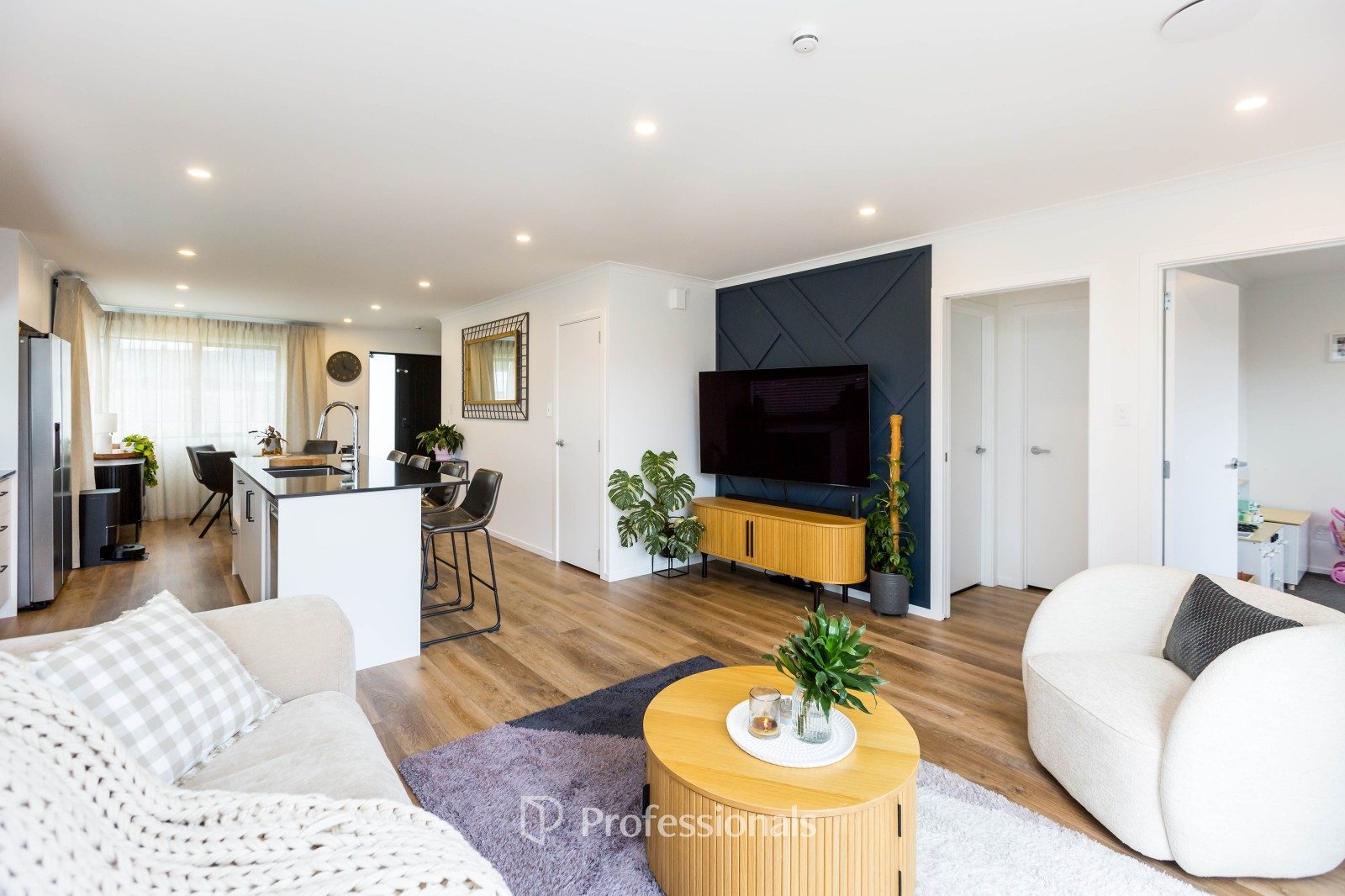 Wait...4 Beds, 2.5 Baths & 2 Living?! — slide 2