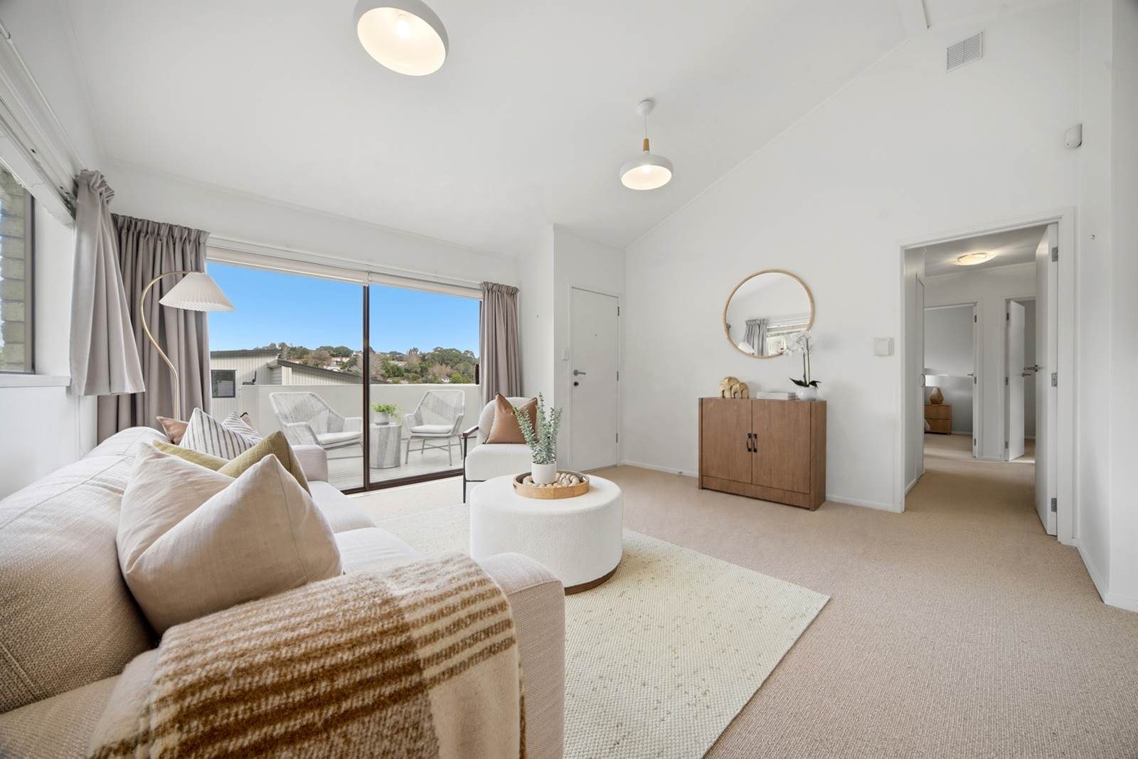 Modern 3-Bed with Expansive Backyard — slide 2