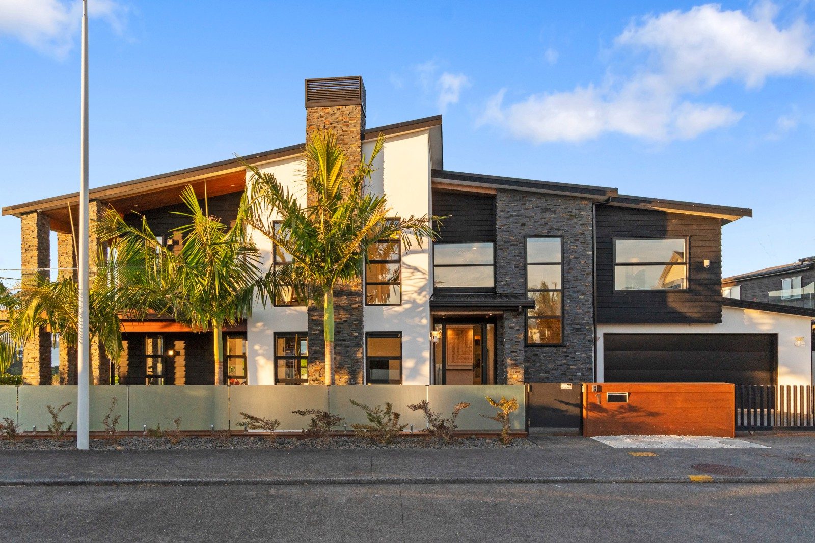 Builder's masterpiece with uninterrupted views — slide 2