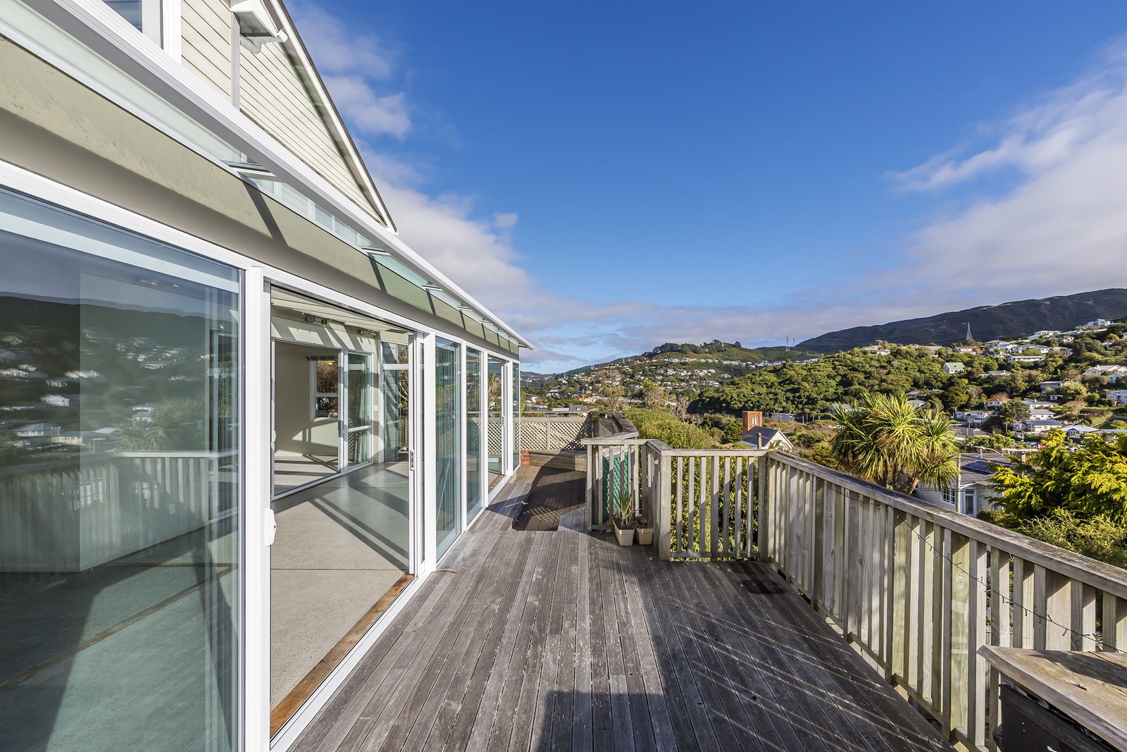 Space and Comfort without Compromise — slide 2