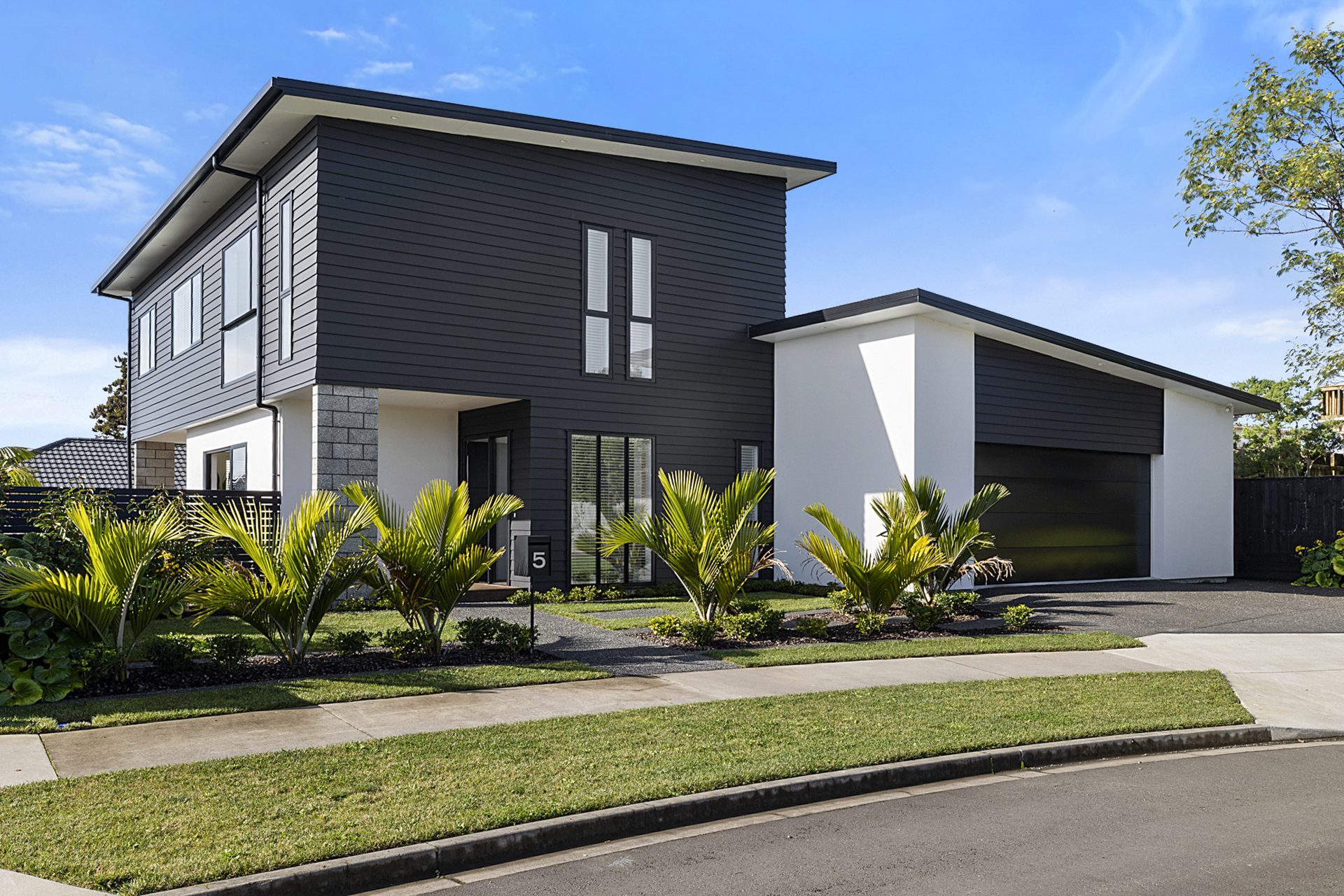 CONTEMPORARY IN PRIME LOCATION — slide 1