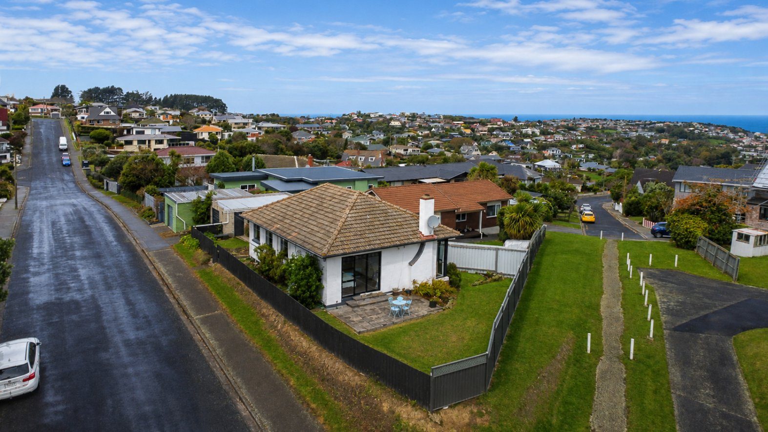 Easy Care Living in Sought After Waverley — slide 2