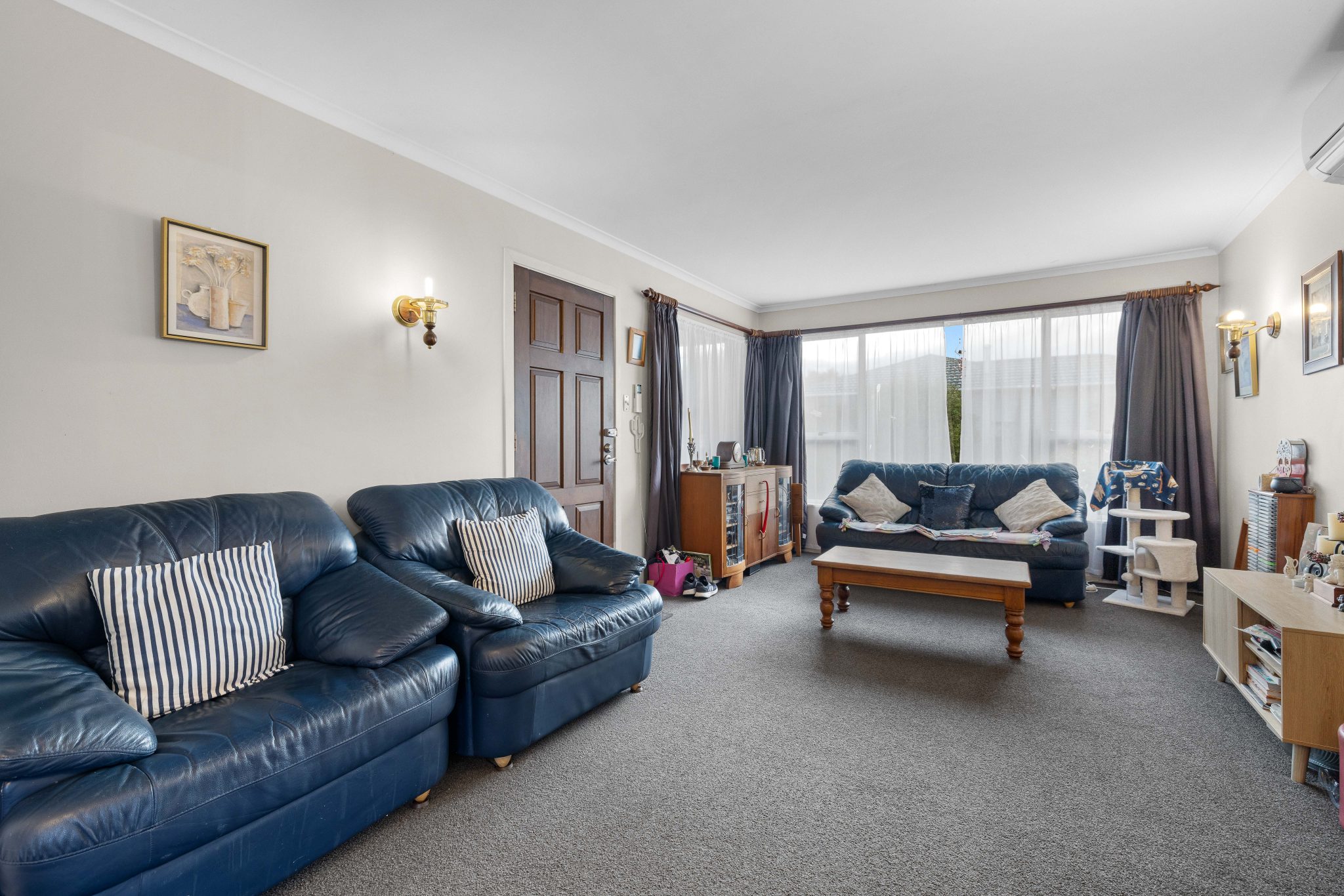 Great Location, Easy Living! — slide 2