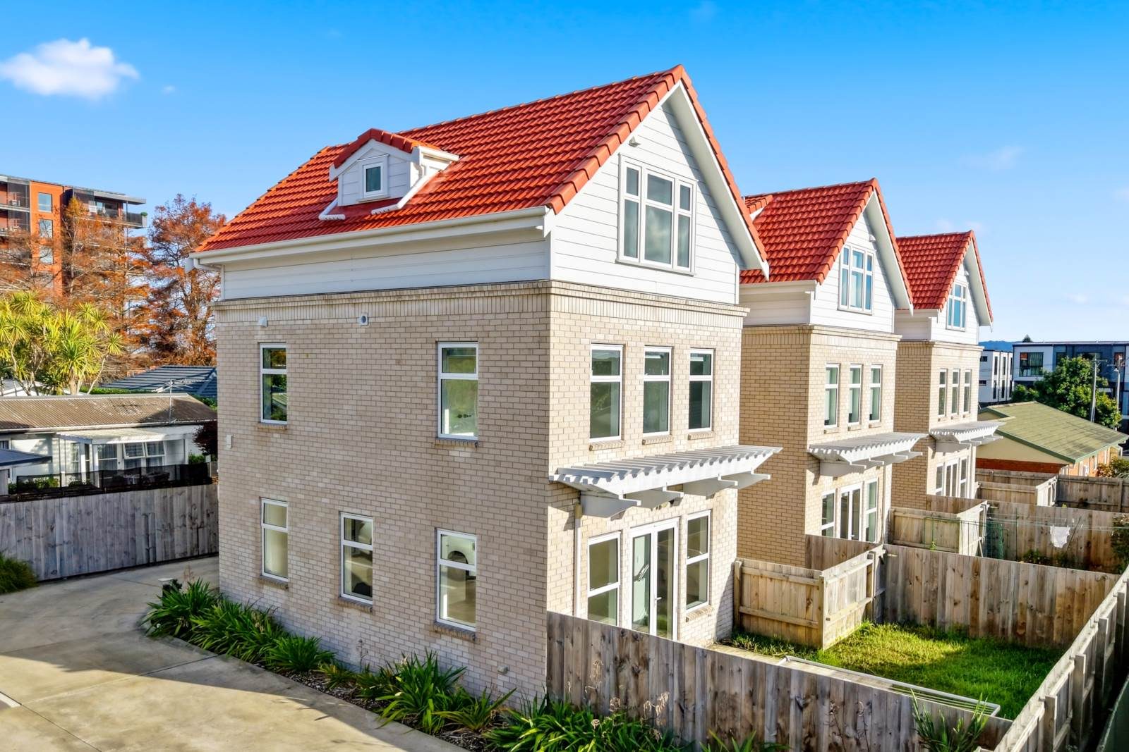 Freestanding Family Home - Rare Find in Avondale! — slide 2