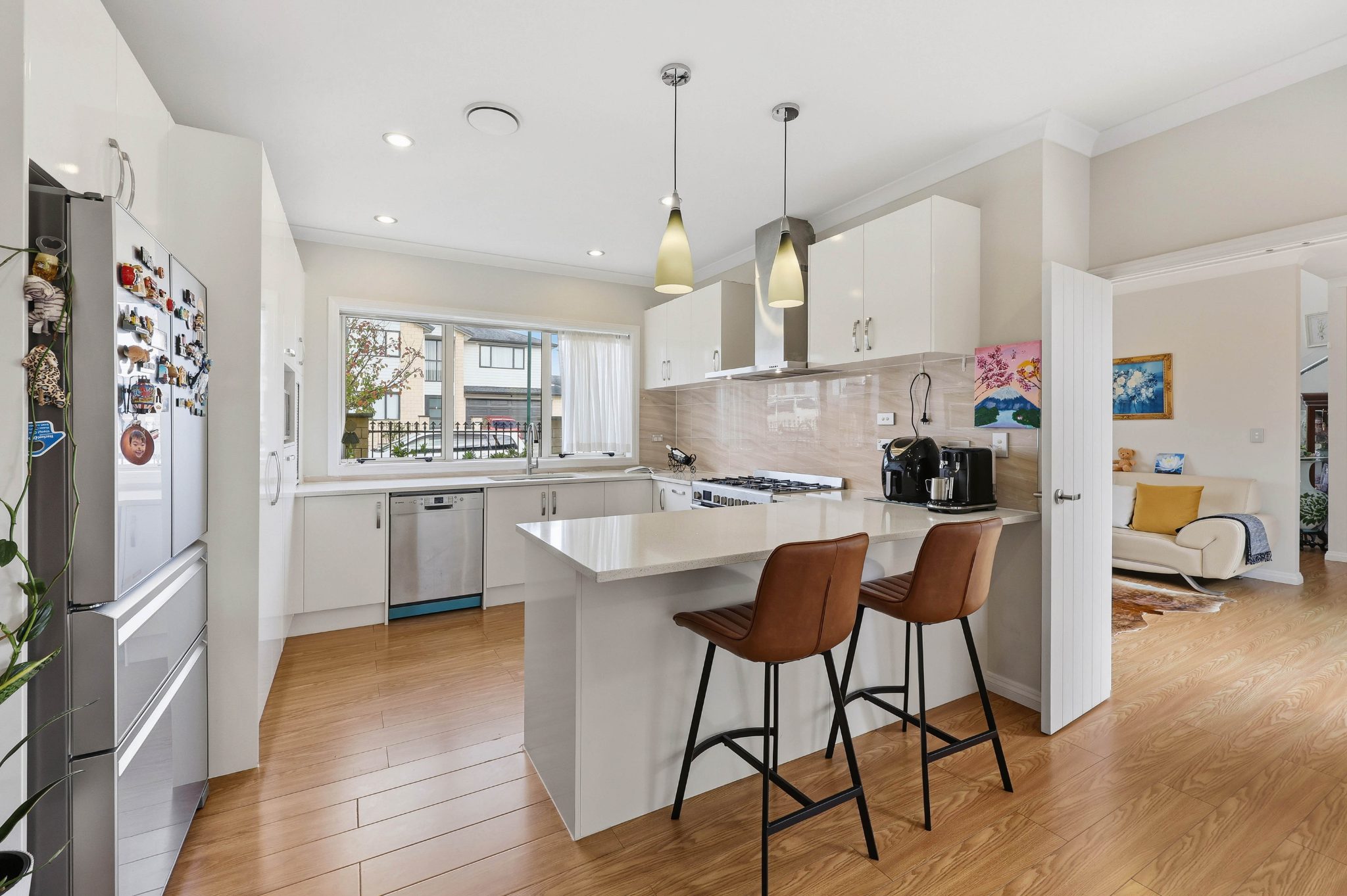 Spacious Home & Granny in Prime Flat Bush — slide 2