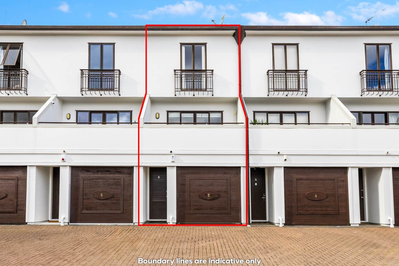 SUPERB CITY FRINGE LIVING — slide 2