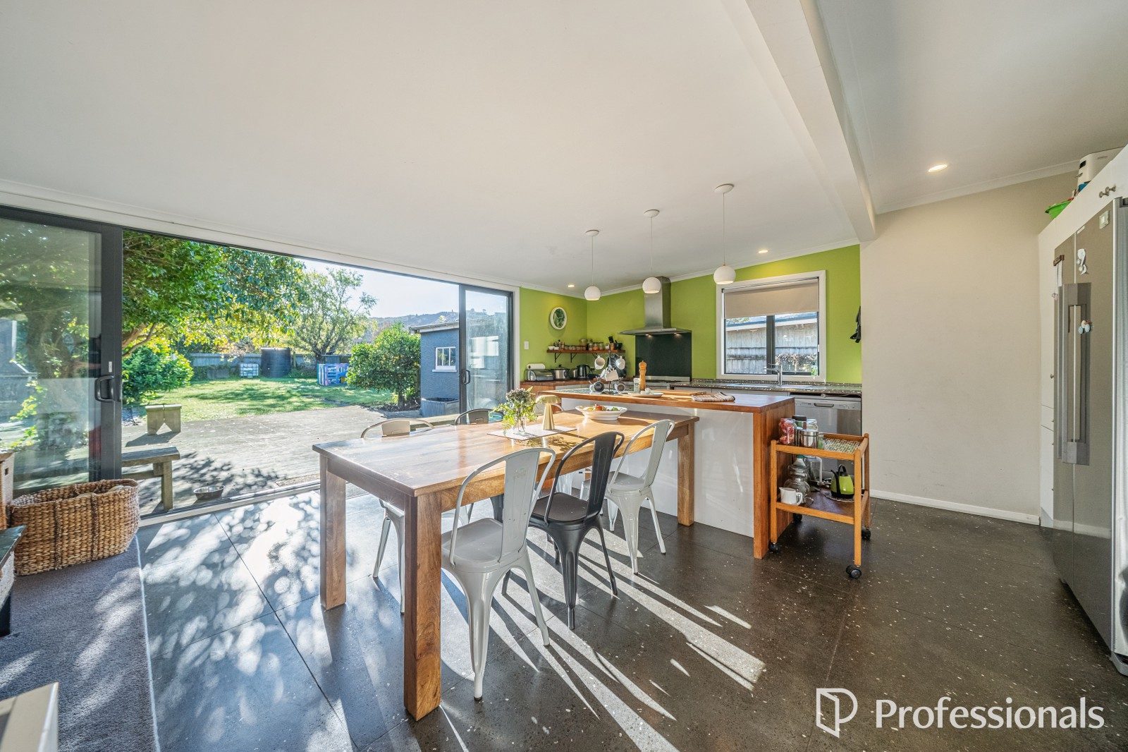 Family Living with Space, Sun and Style — slide 2