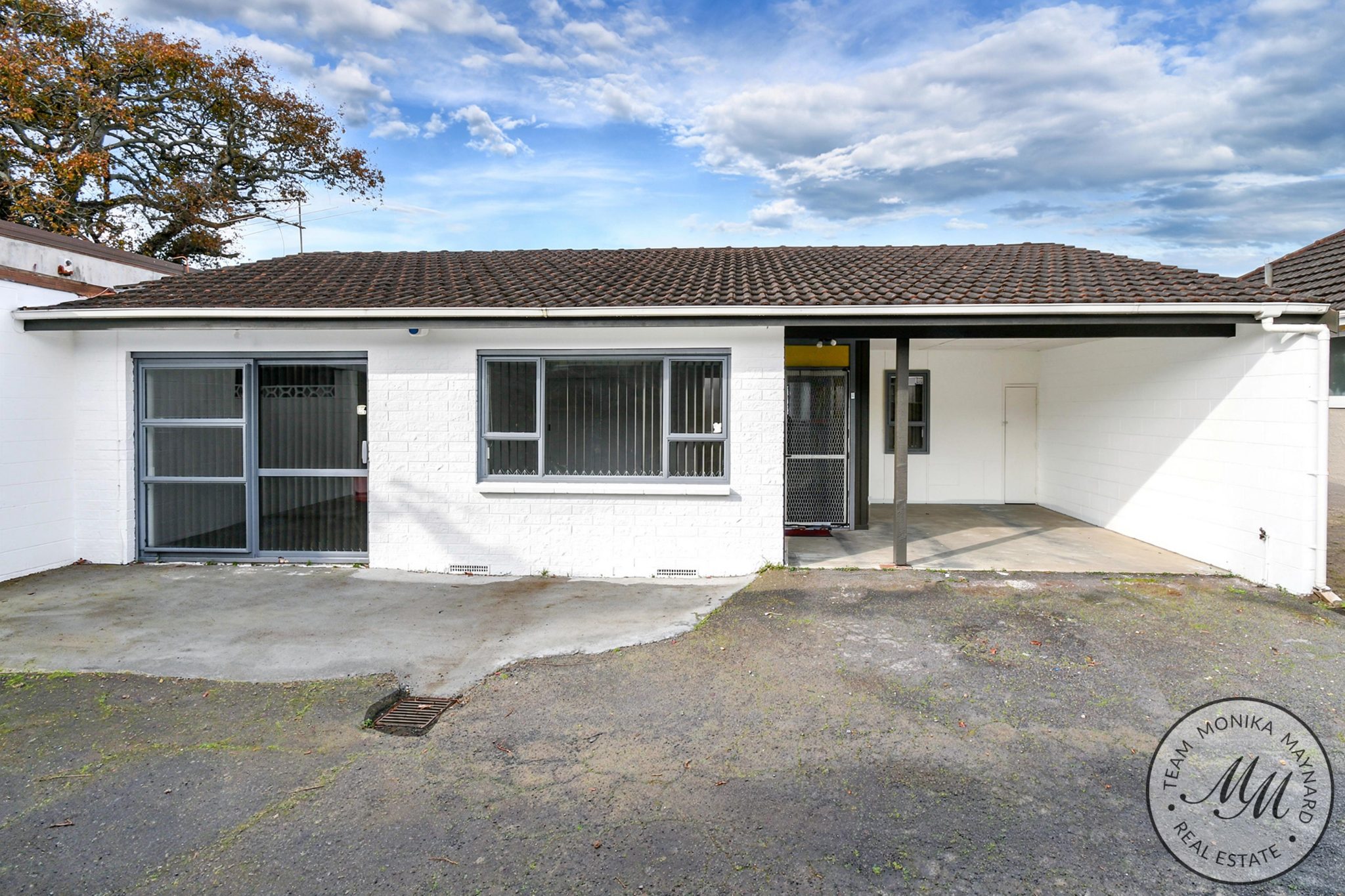 RENOVATED BRICK AND TILE - URGENT SALE — slide 1