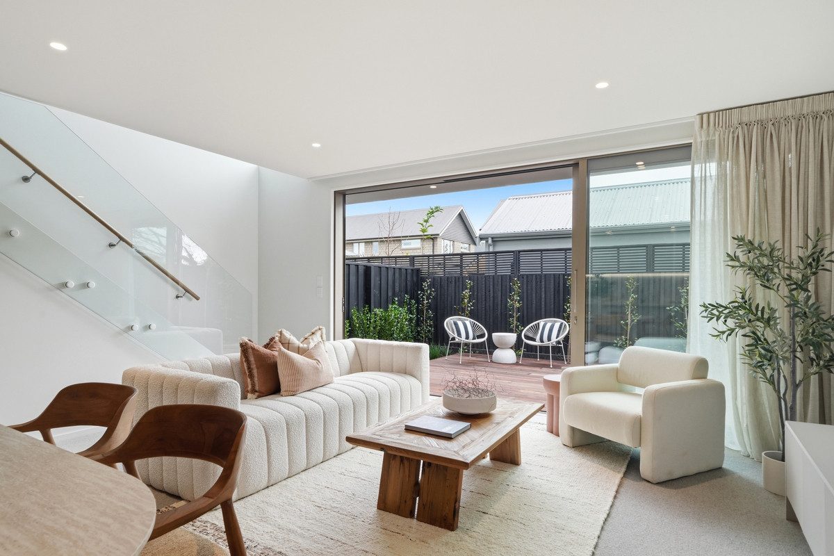 Executive Living in Merivale — slide 2