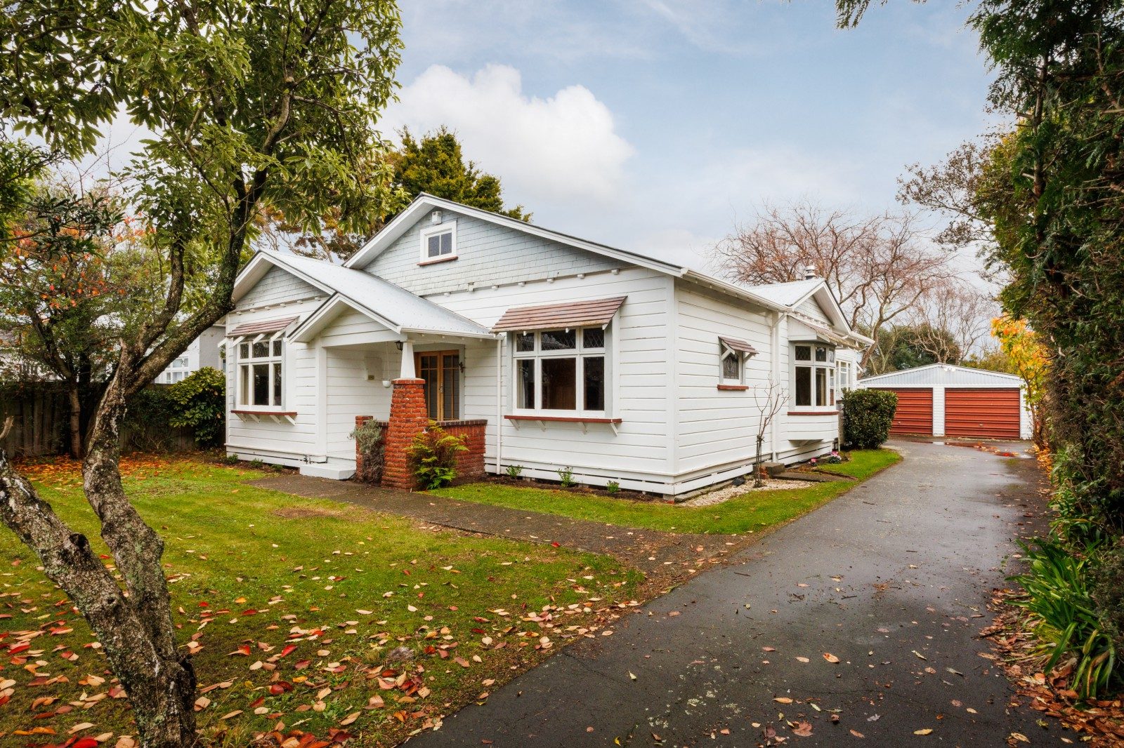 Character charm on 1012m2 in Terrace End — slide 1