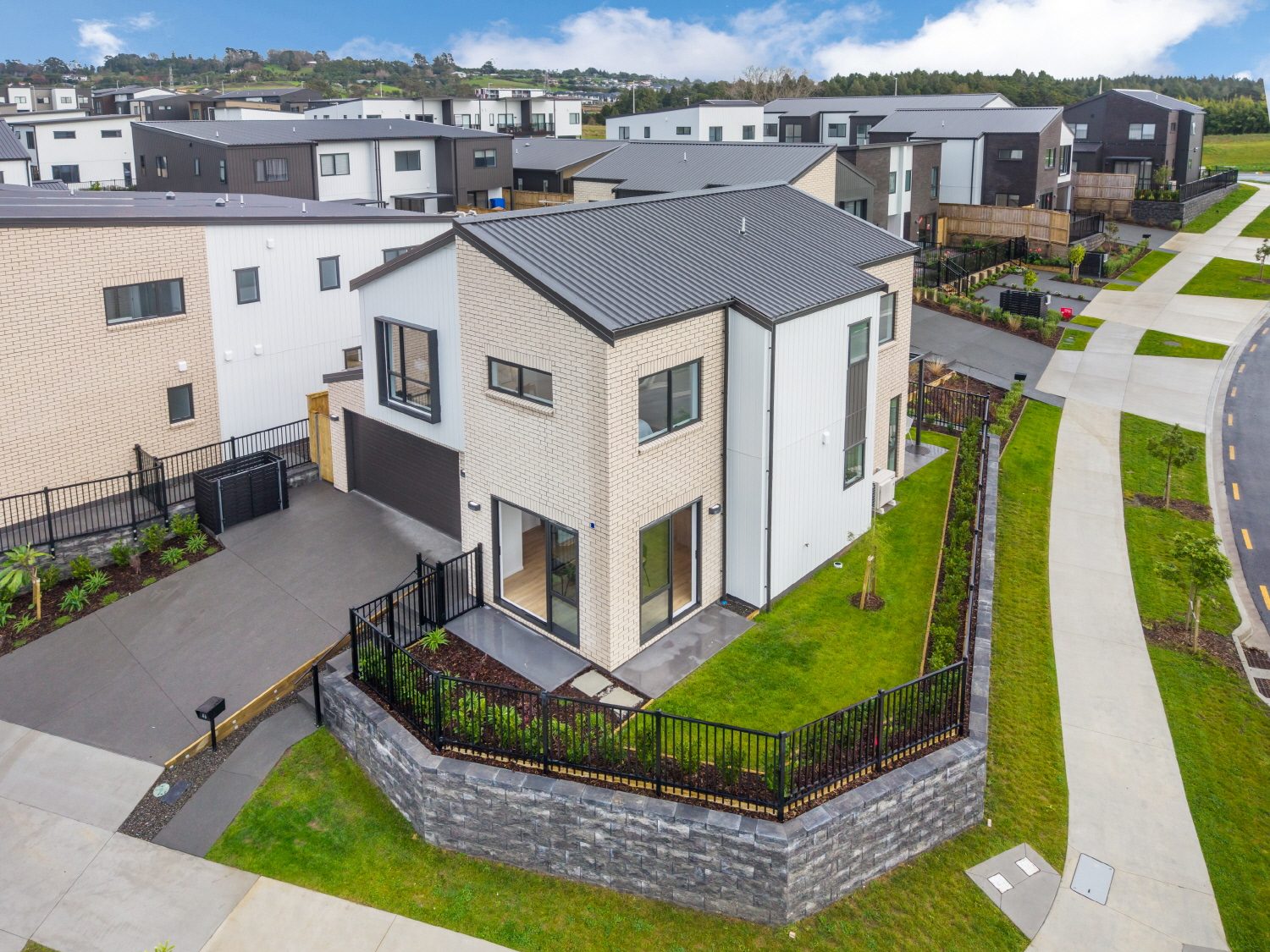 Homestar Standalone with Panoramic Views & Sun — slide 1