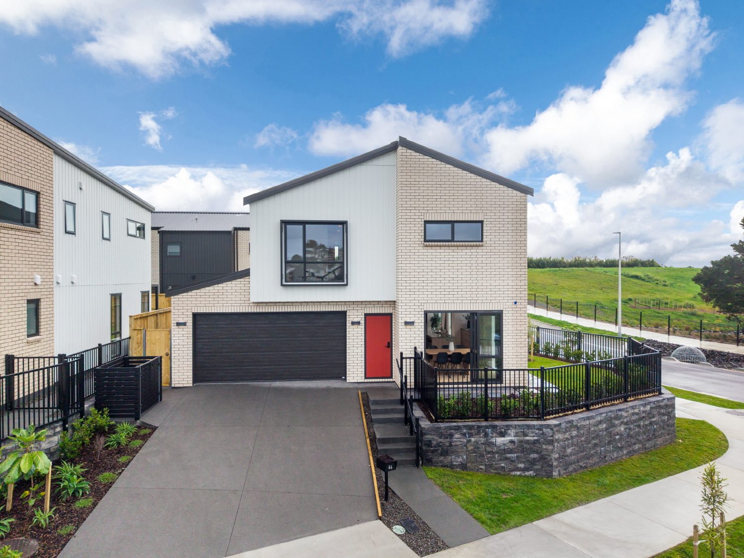 Homestar Panoramic Views & Sun, brand new — slide 30