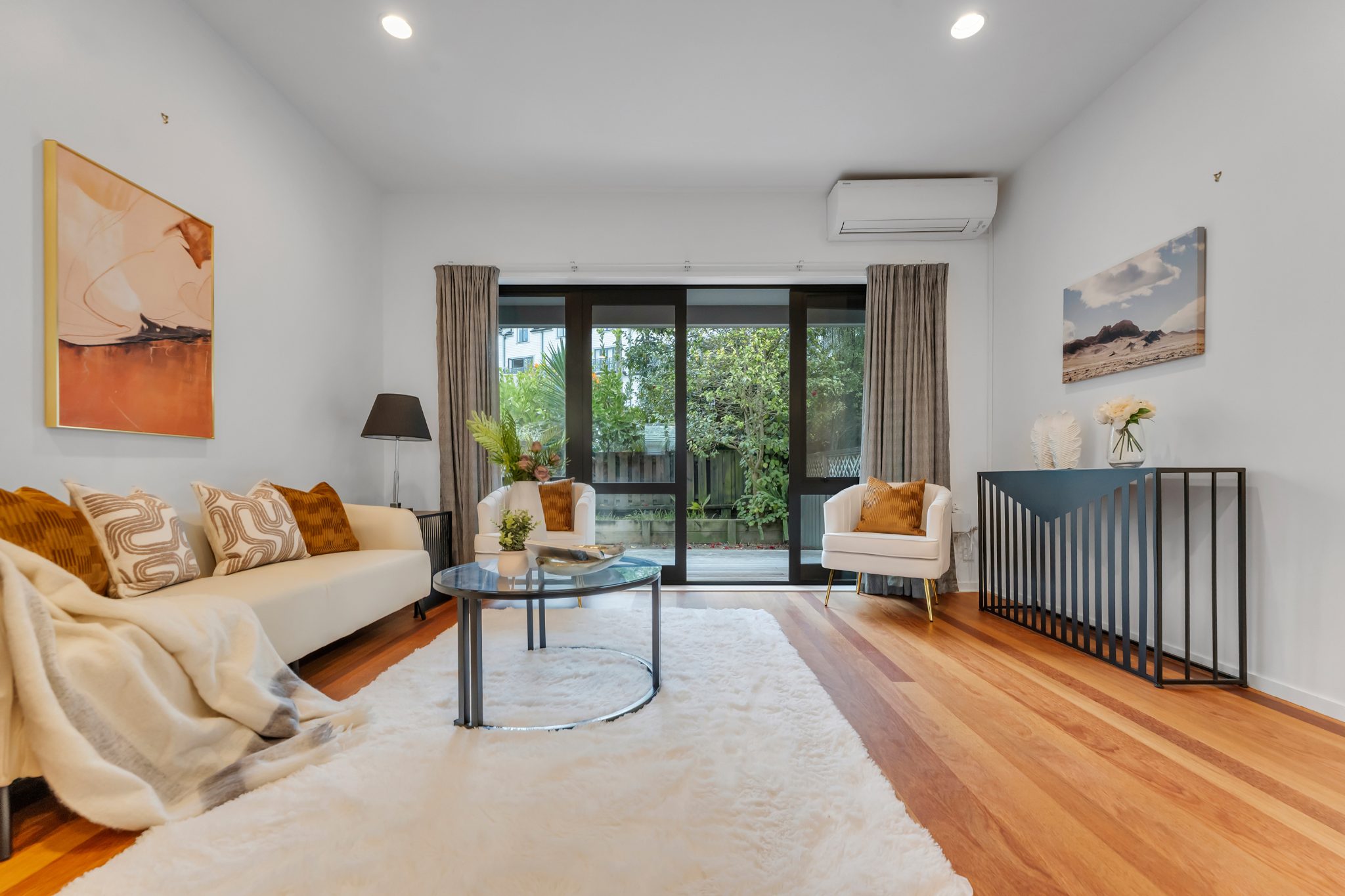 Grey Lynn under $1M! Pool and Gym! — slide 1