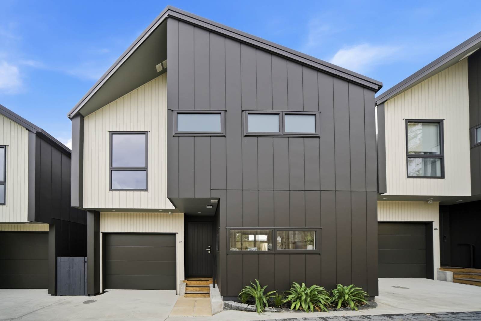 Freehold, Standalone & Move-In Ready — slide 2